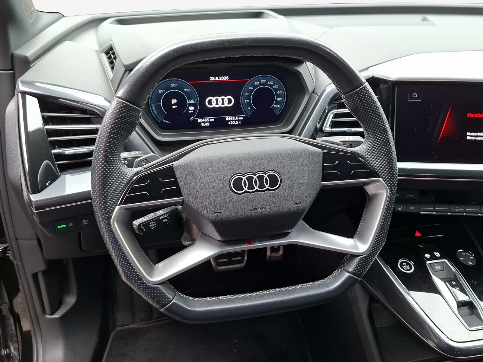 AUDI Q4 e-tron 45 quattro-image-10