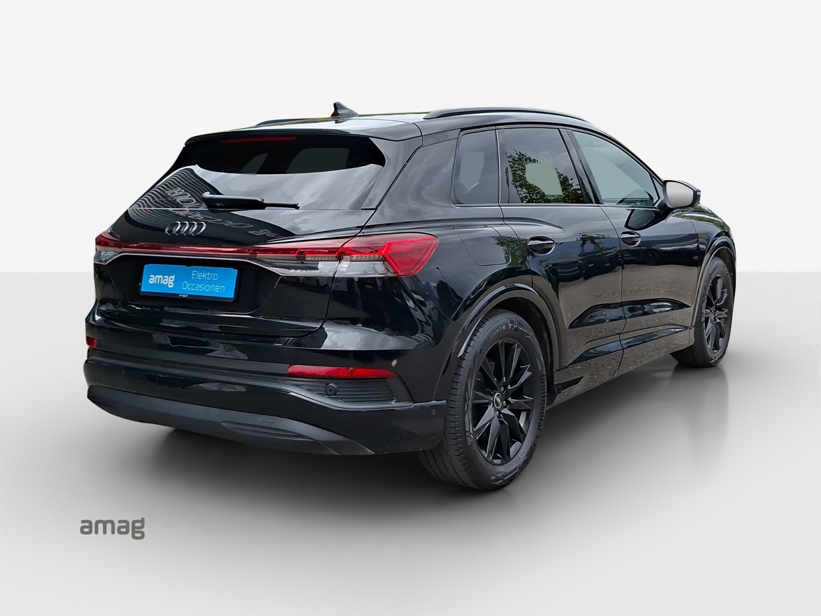 AUDI Q4 e-tron 45 quattro-image-5