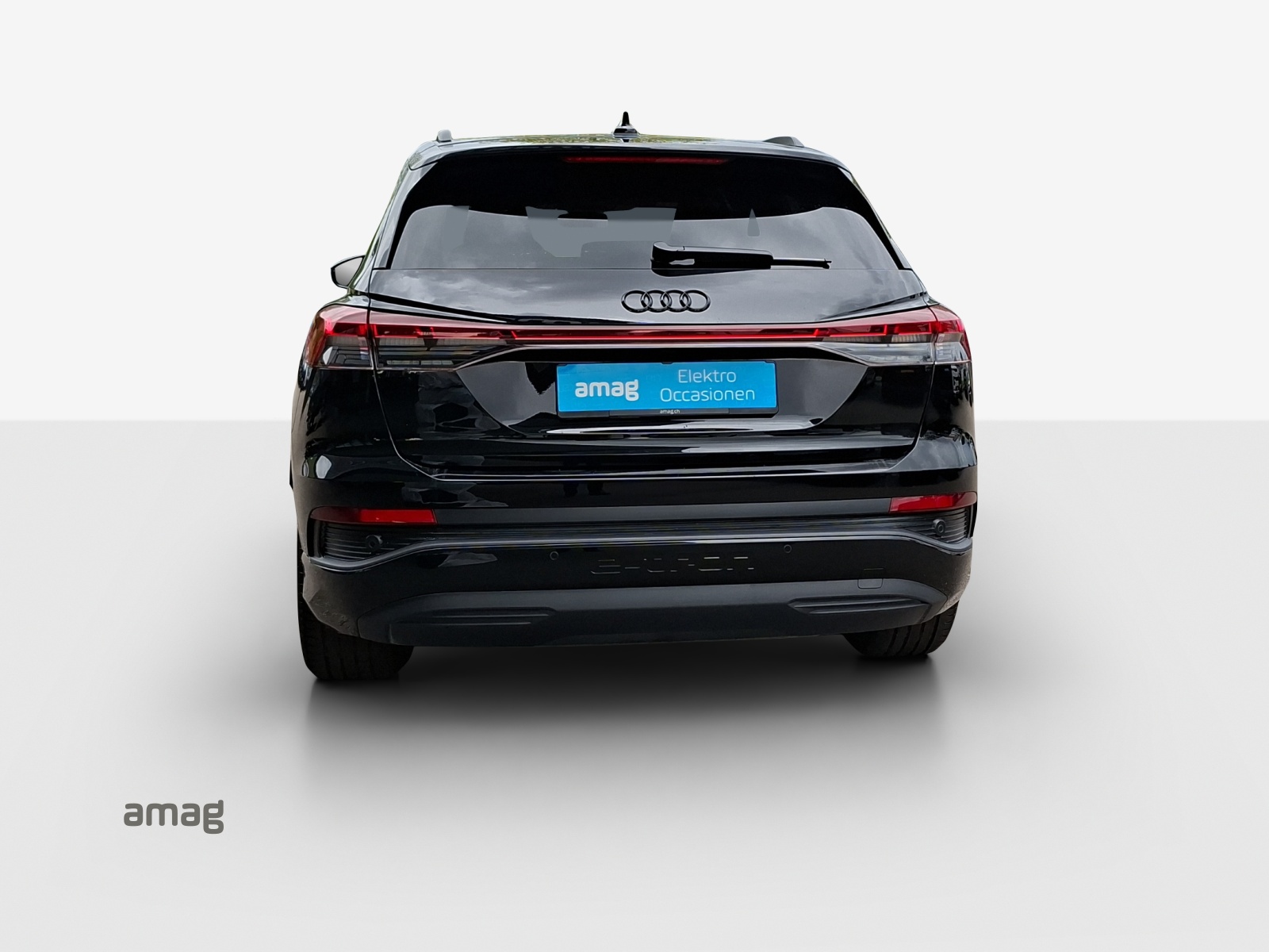 AUDI Q4 e-tron 45 quattro-image-4