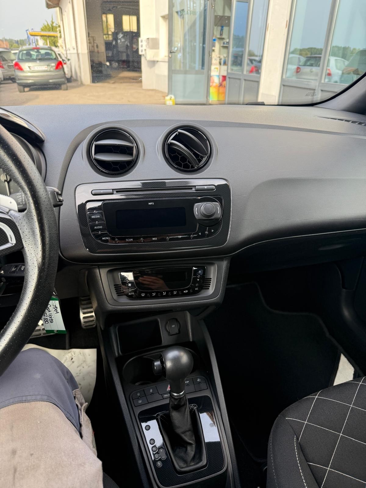SEAT Ibiza SC 1.4 TSI Cupra R-Evolution DSG-image-9