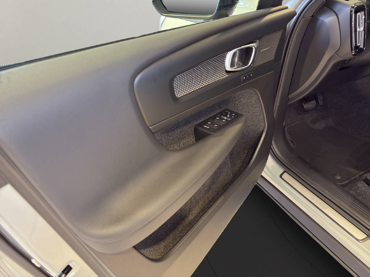 VOLVO EX40 Twin Ultra AWD-image-12