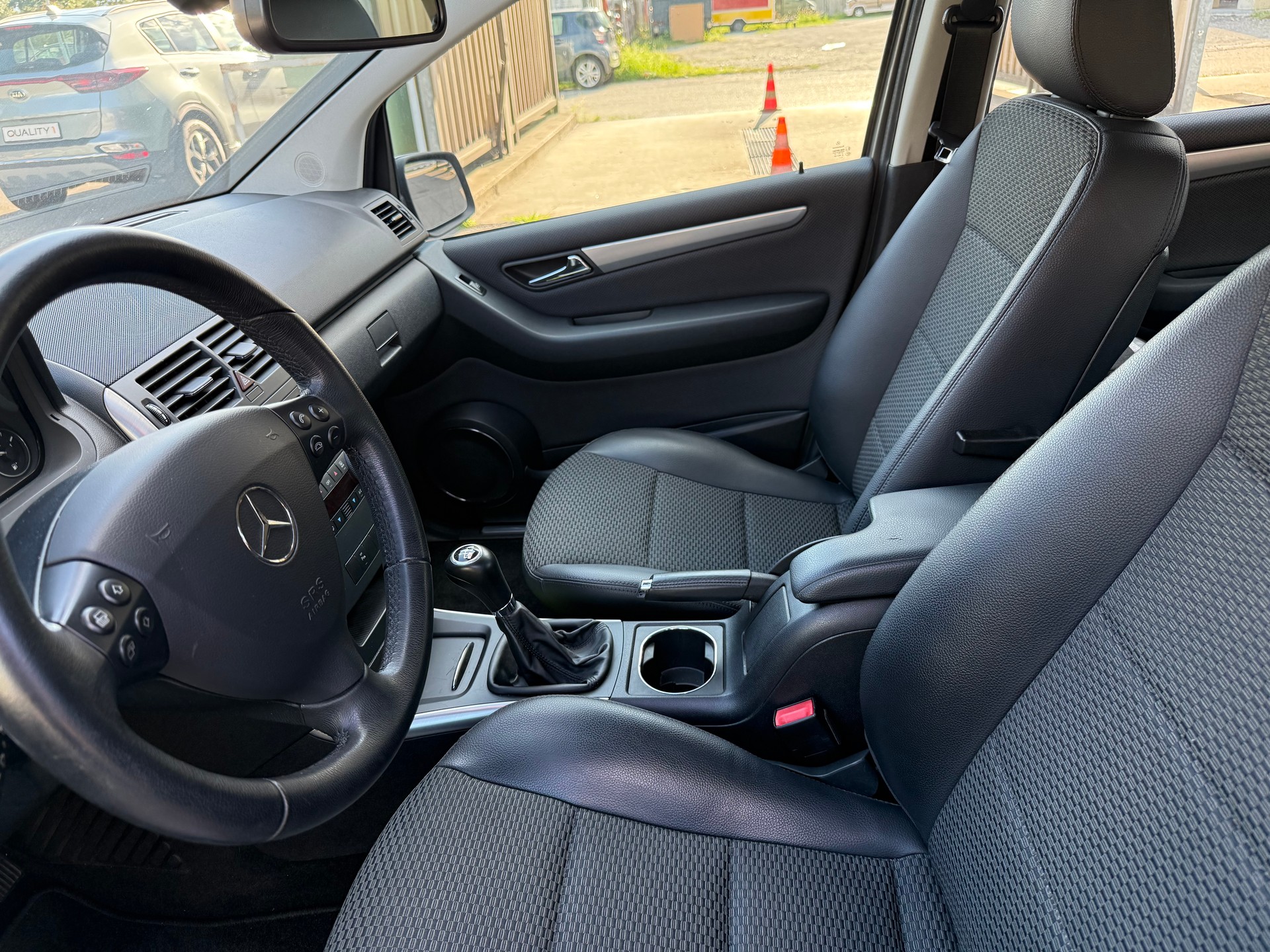 MERCEDES-BENZ A 180 CDI Avantgarde-image-9
