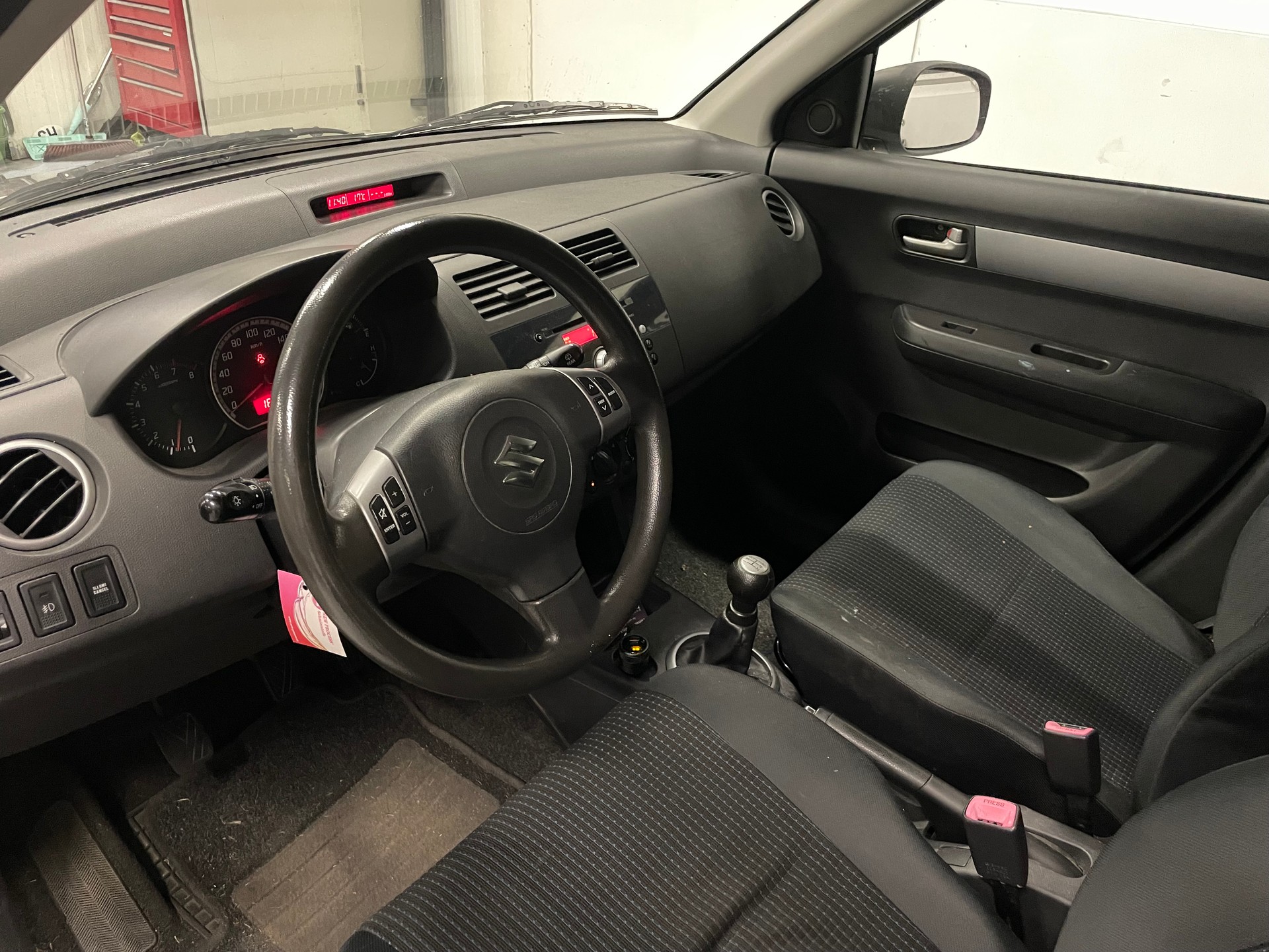 SUZUKI Swift 1.3i 16V GL-image-8
