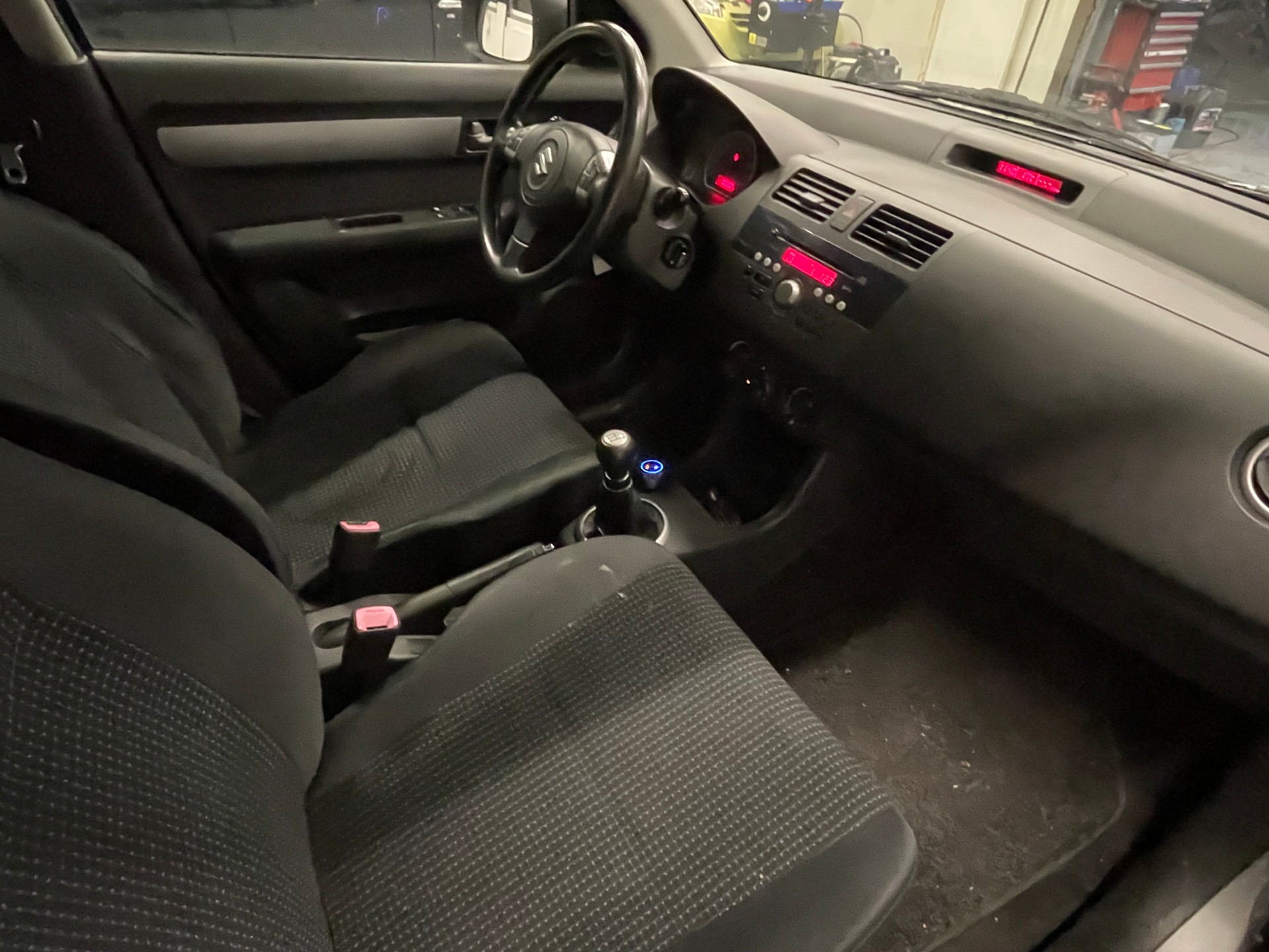 SUZUKI Swift 1.3i 16V GL-image-9