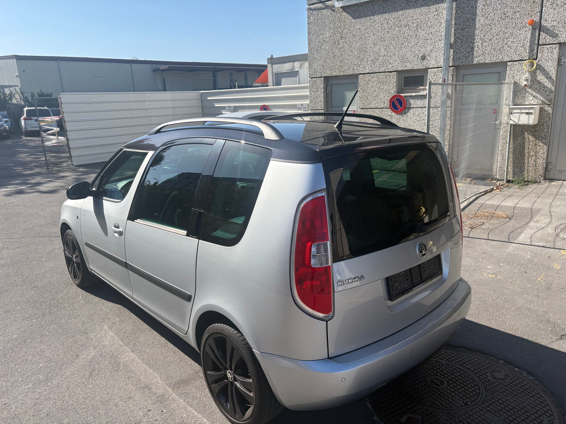 SKODA Roomster 1.2 TSI Noire-image-8