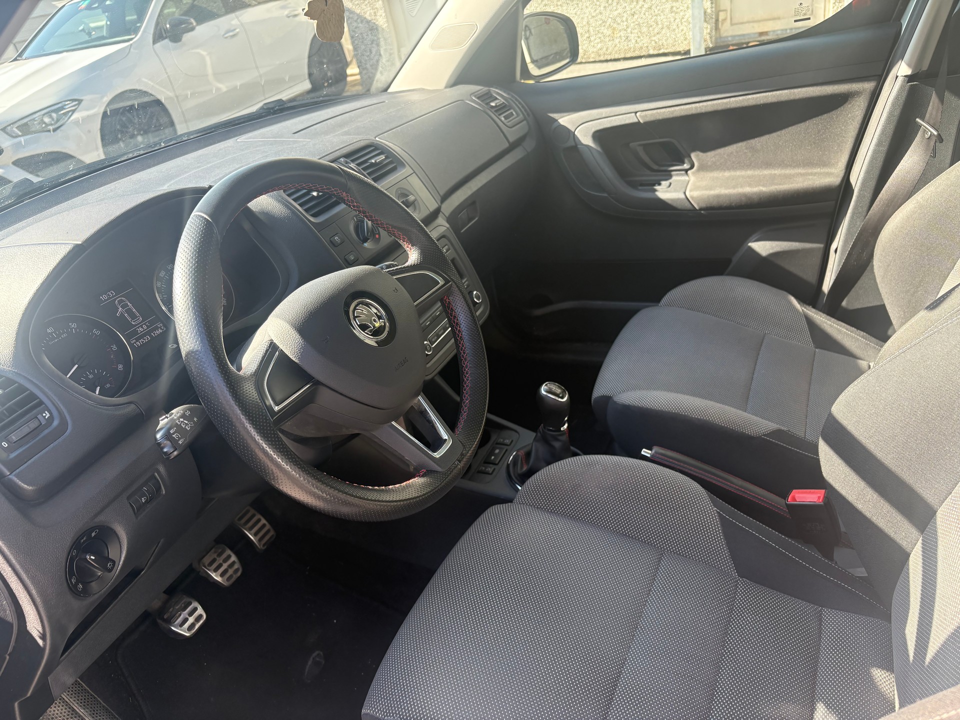 SKODA Roomster 1.2 TSI Noire-image-9