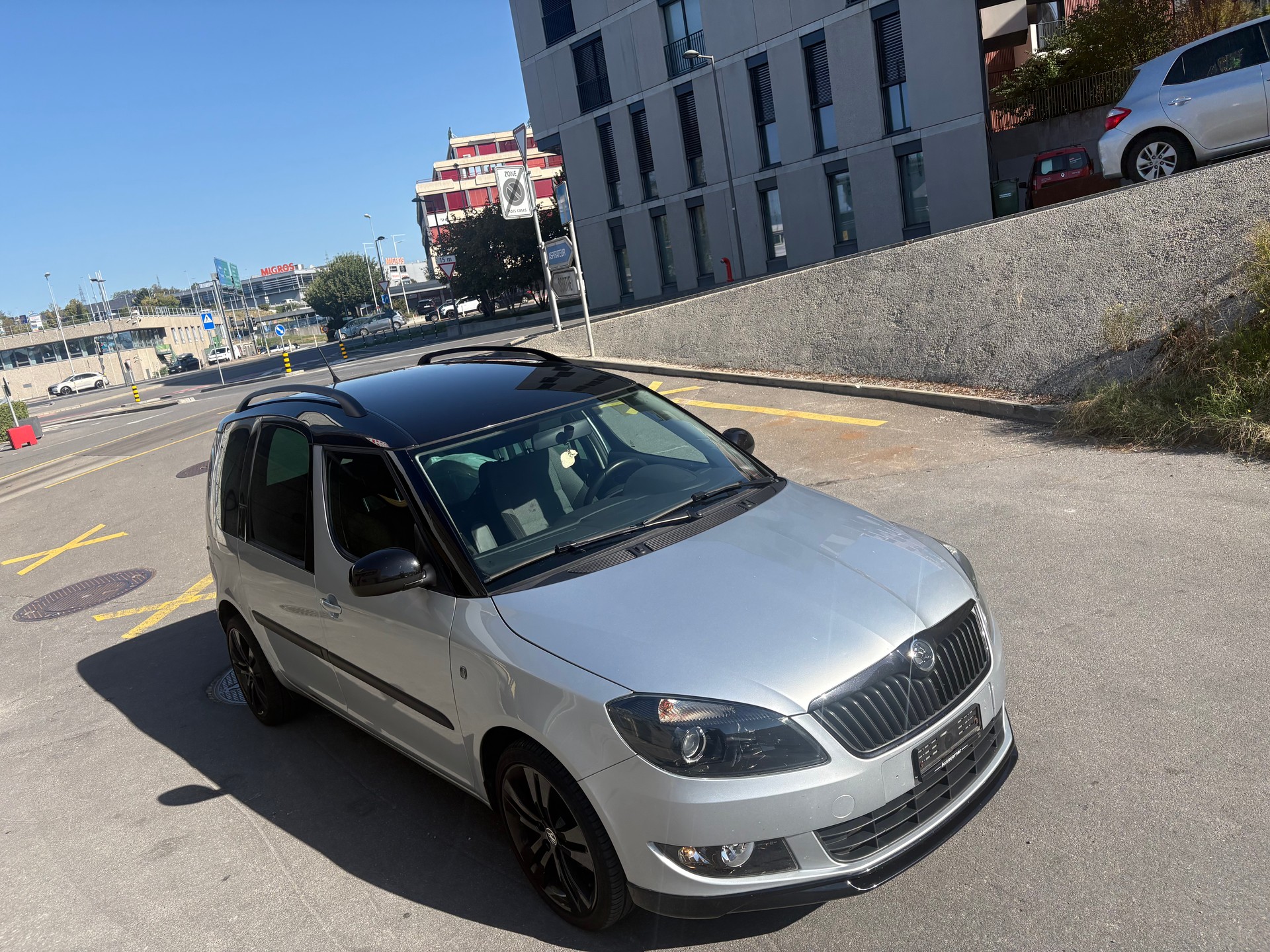SKODA Roomster 1.2 TSI Noire-image-4