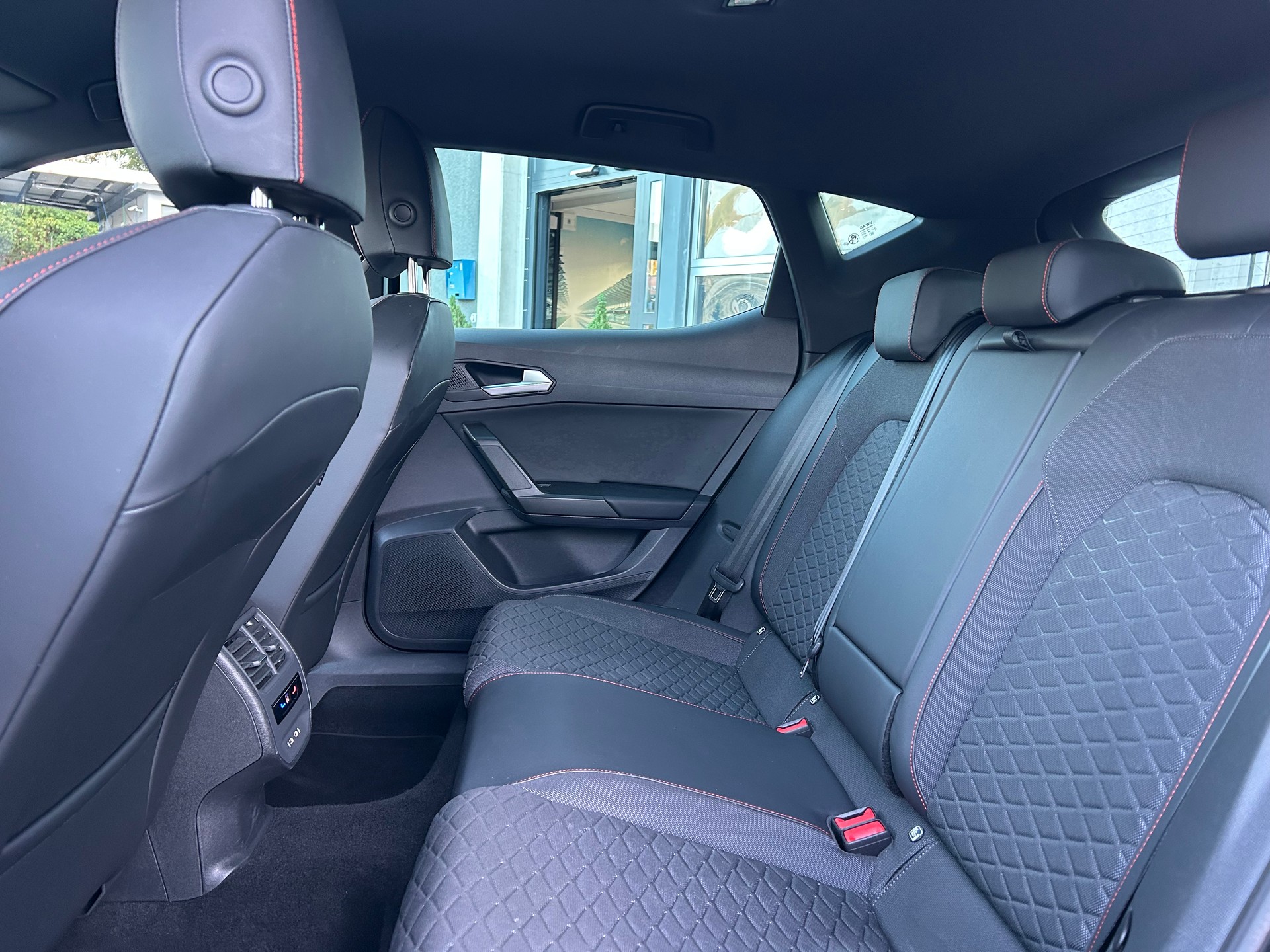 SEAT Leon 1.5 eTSI mHEV DSG FR Garantie bis 04.2019-image-14