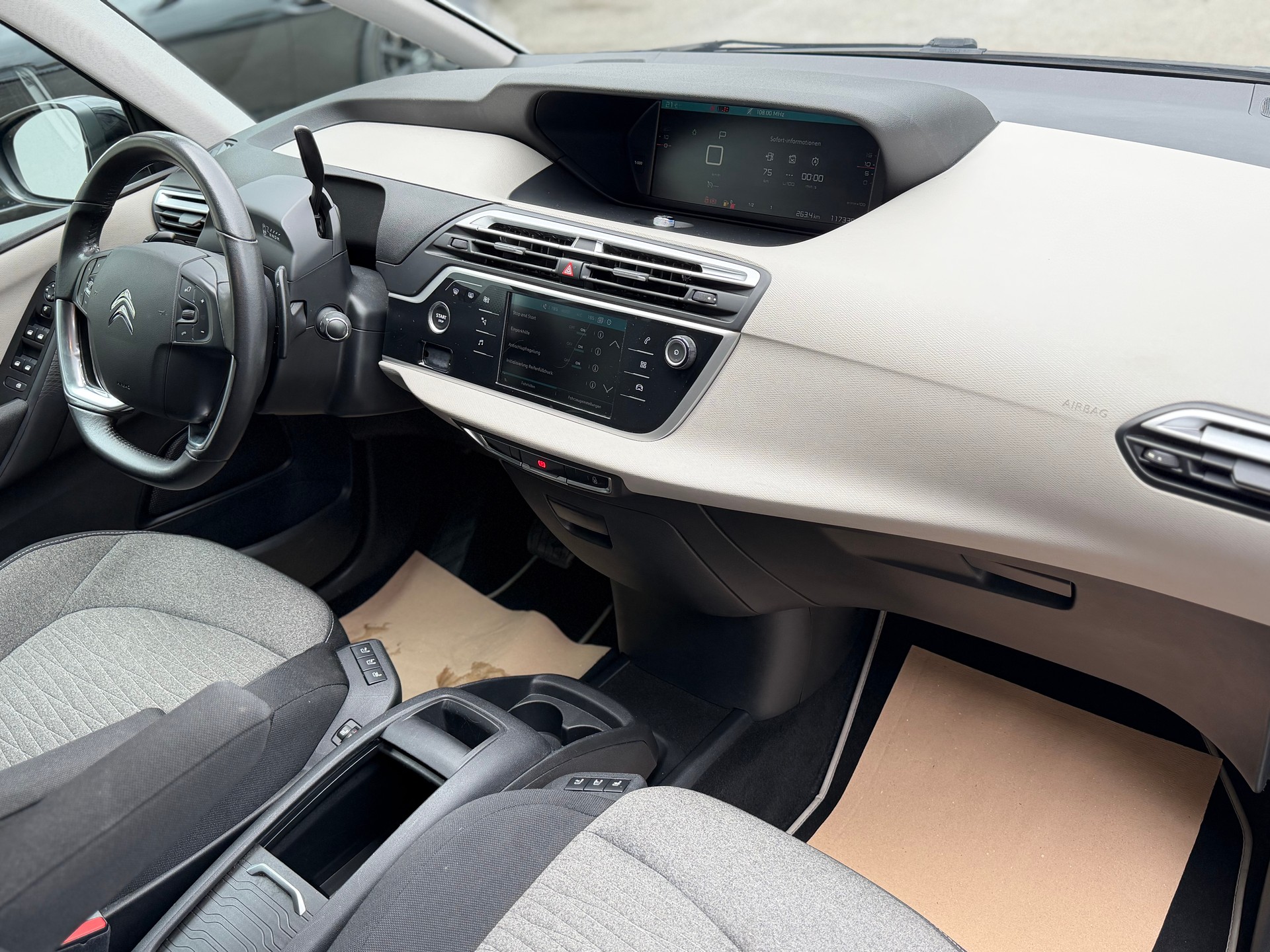 CITROEN Grand C4 Spacetourer 2.0 BlueHDi Origins EAT8-image-12