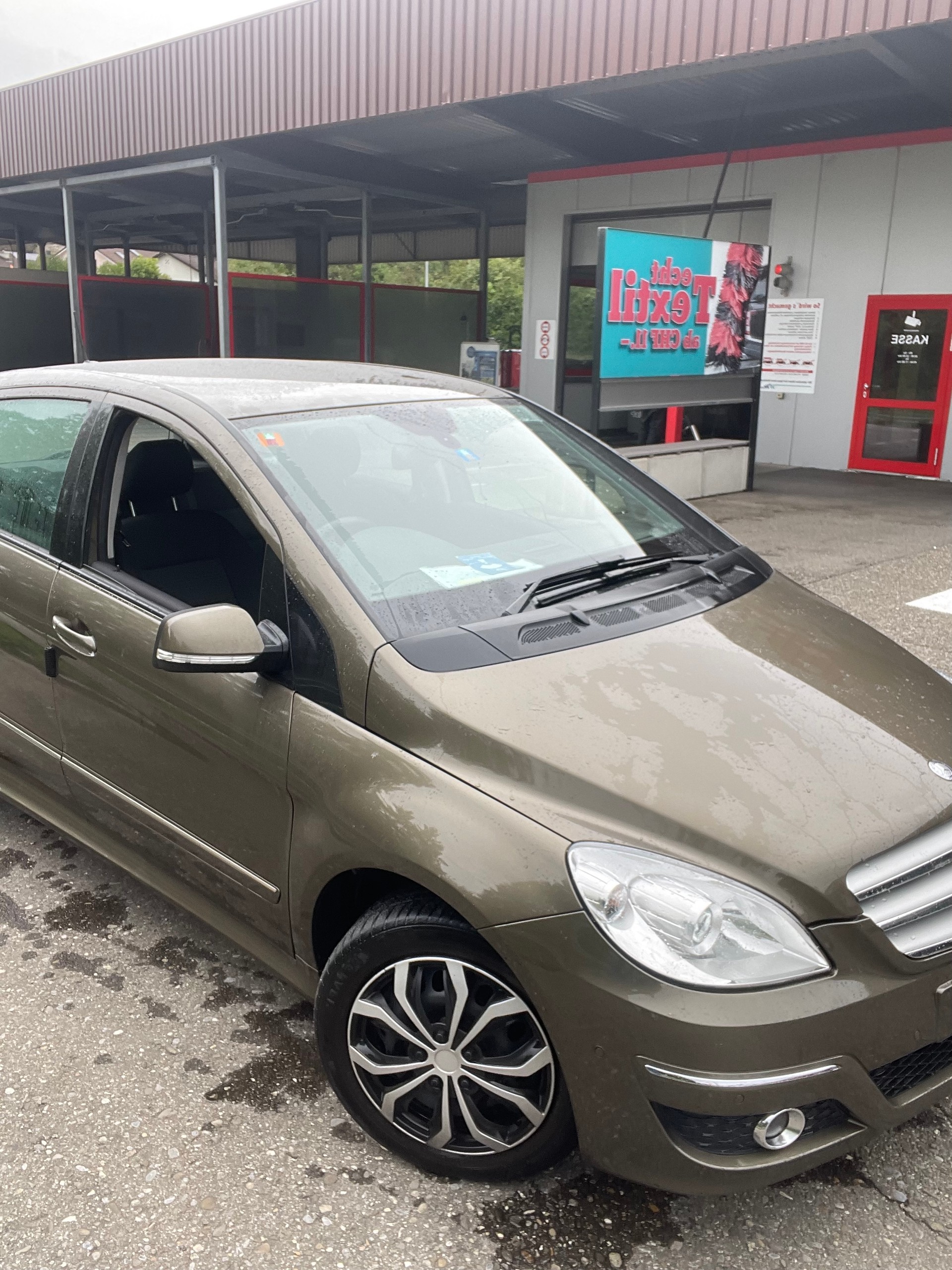 MERCEDES-BENZ B 200-image-0