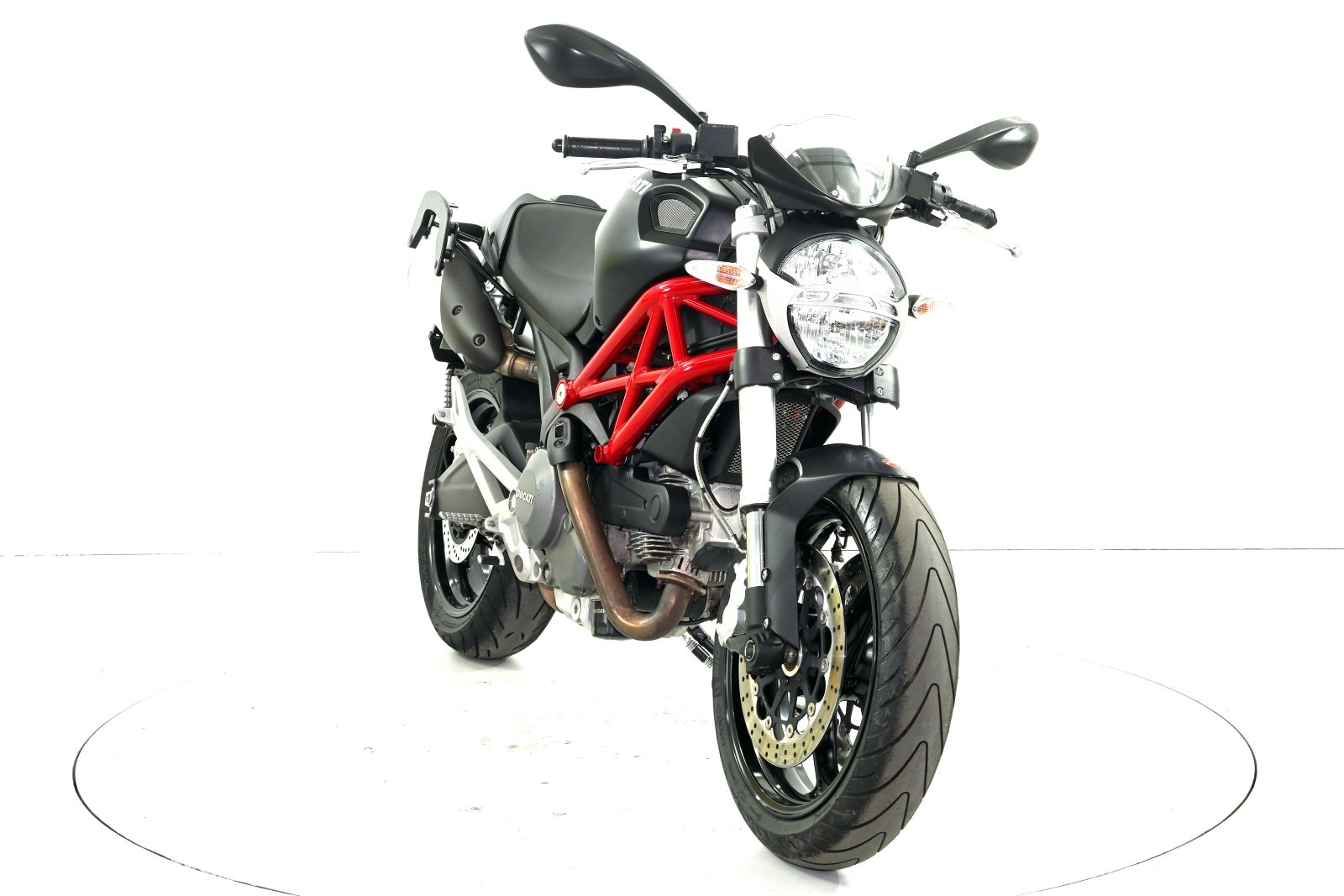DUCATI 696 Monster ABS-showroom-element-1
