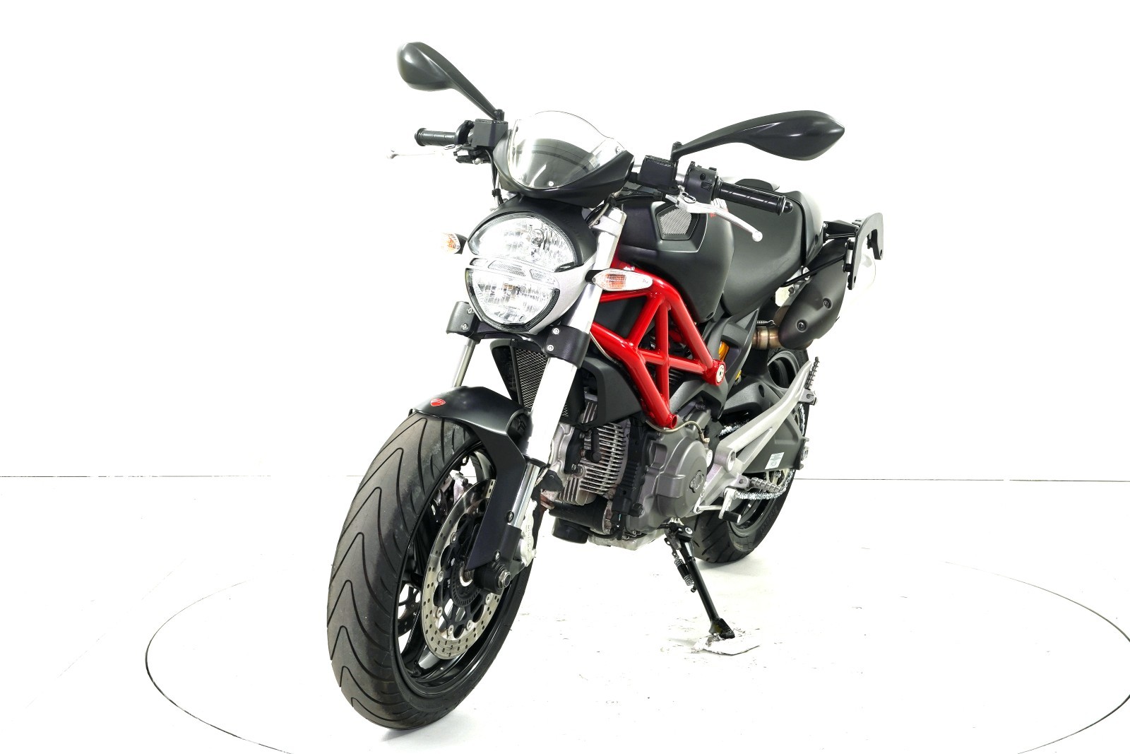 DUCATI 696 Monster ABS-showroom-element-2