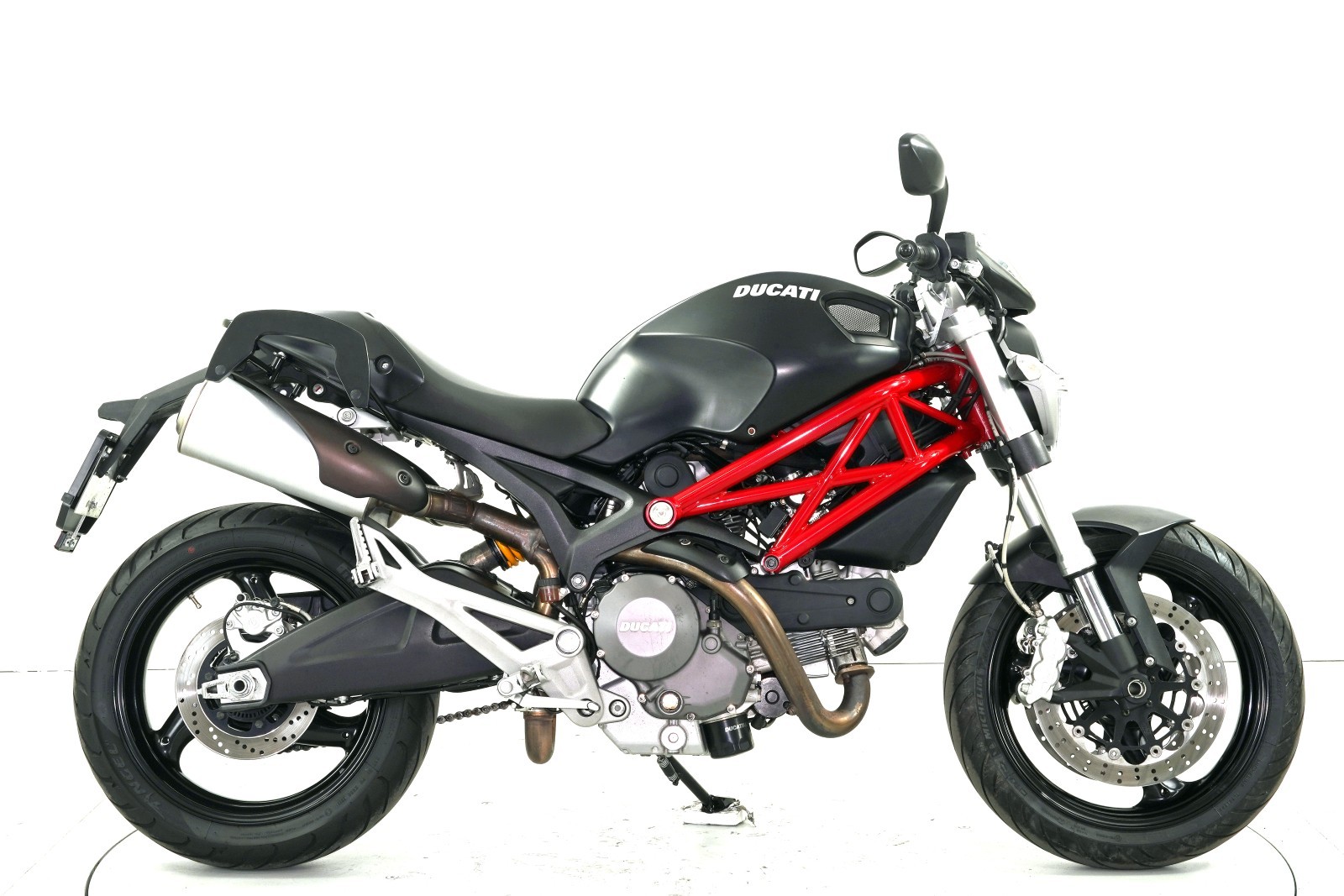 DUCATI 696 Monster ABS-showroom-element-3