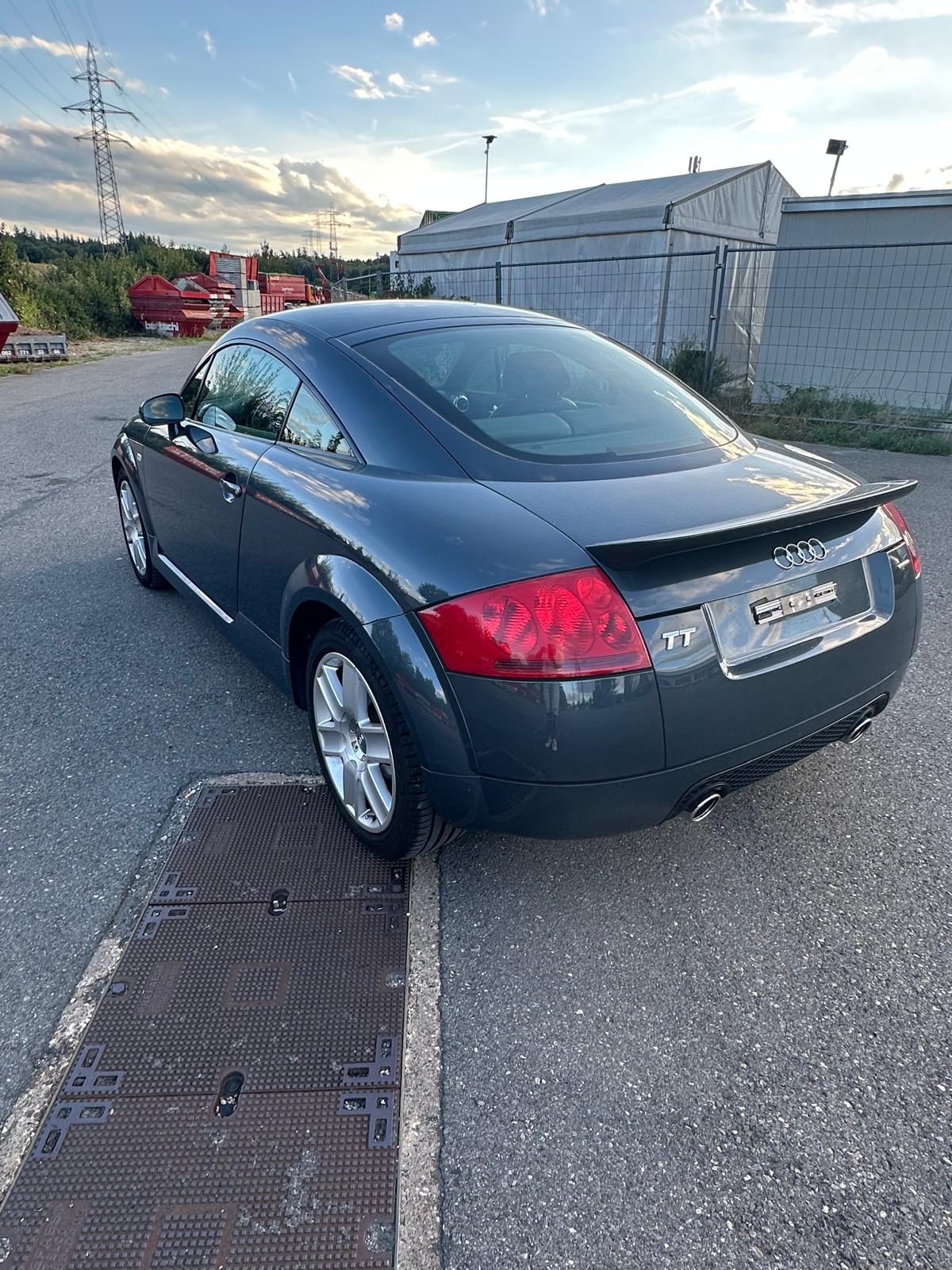 AUDI TT Coupé 3.2 quattro-image-3