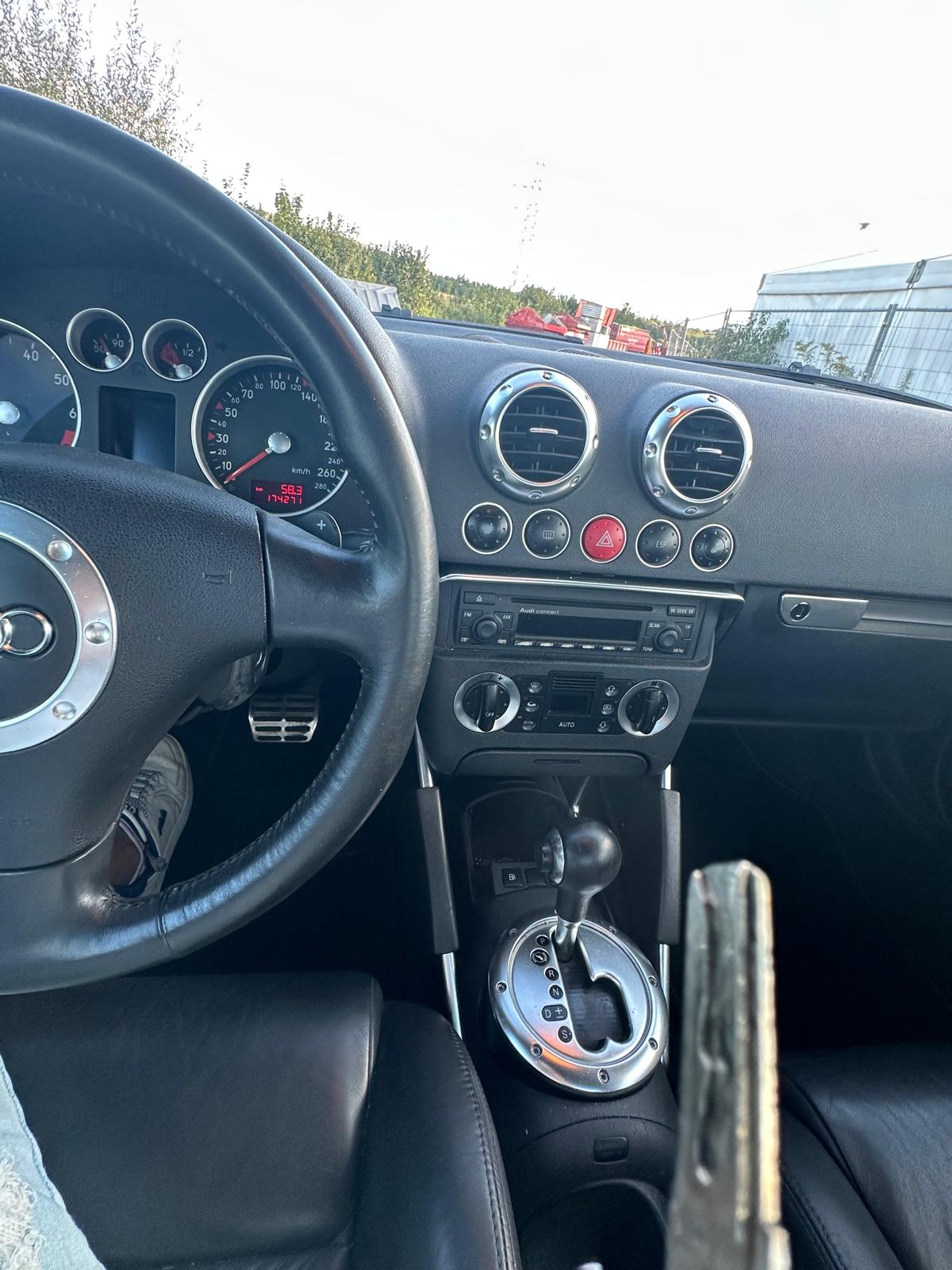 AUDI TT Coupé 3.2 quattro-image-8