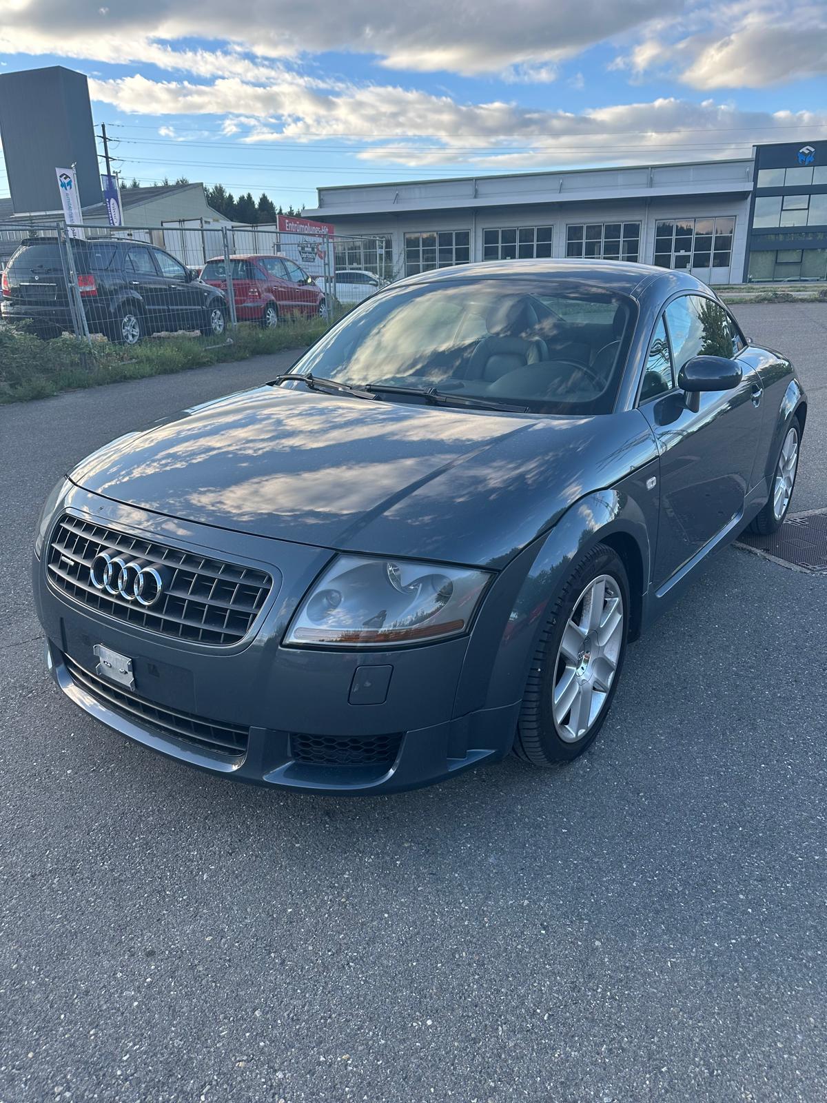 AUDI TT Coupé 3.2 quattro-image-12