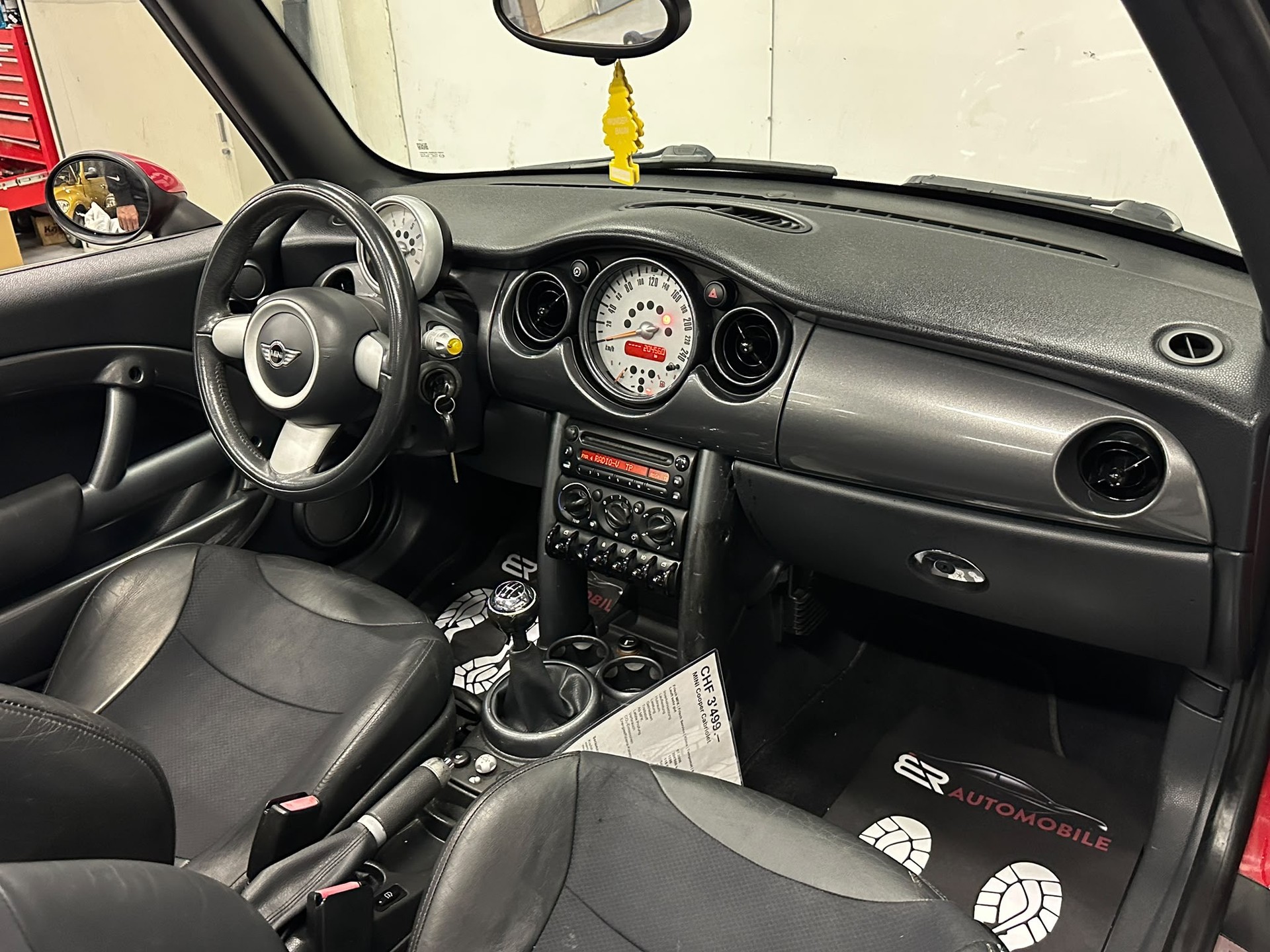 MINI Cooper Cabriolet-image-10