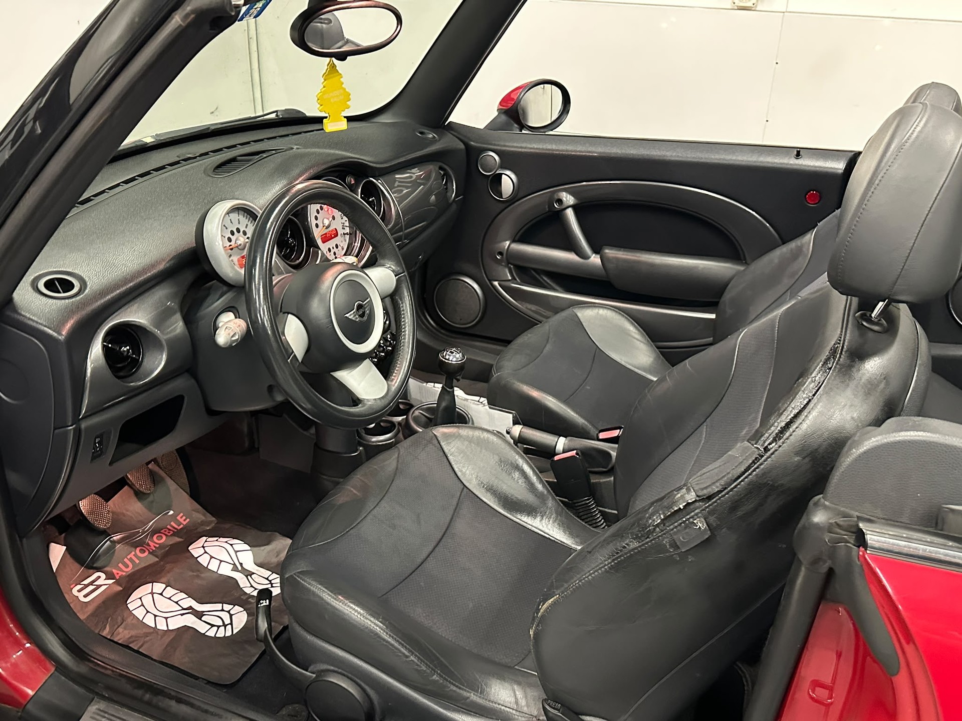 MINI Cooper Cabriolet-image-11