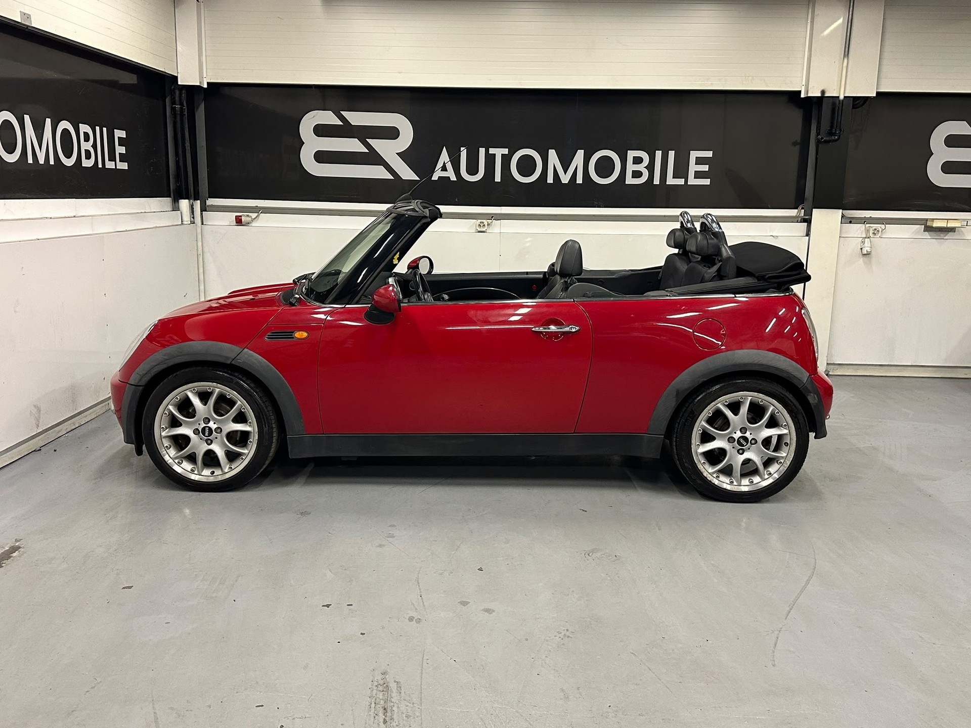MINI Cooper Cabriolet-image-6