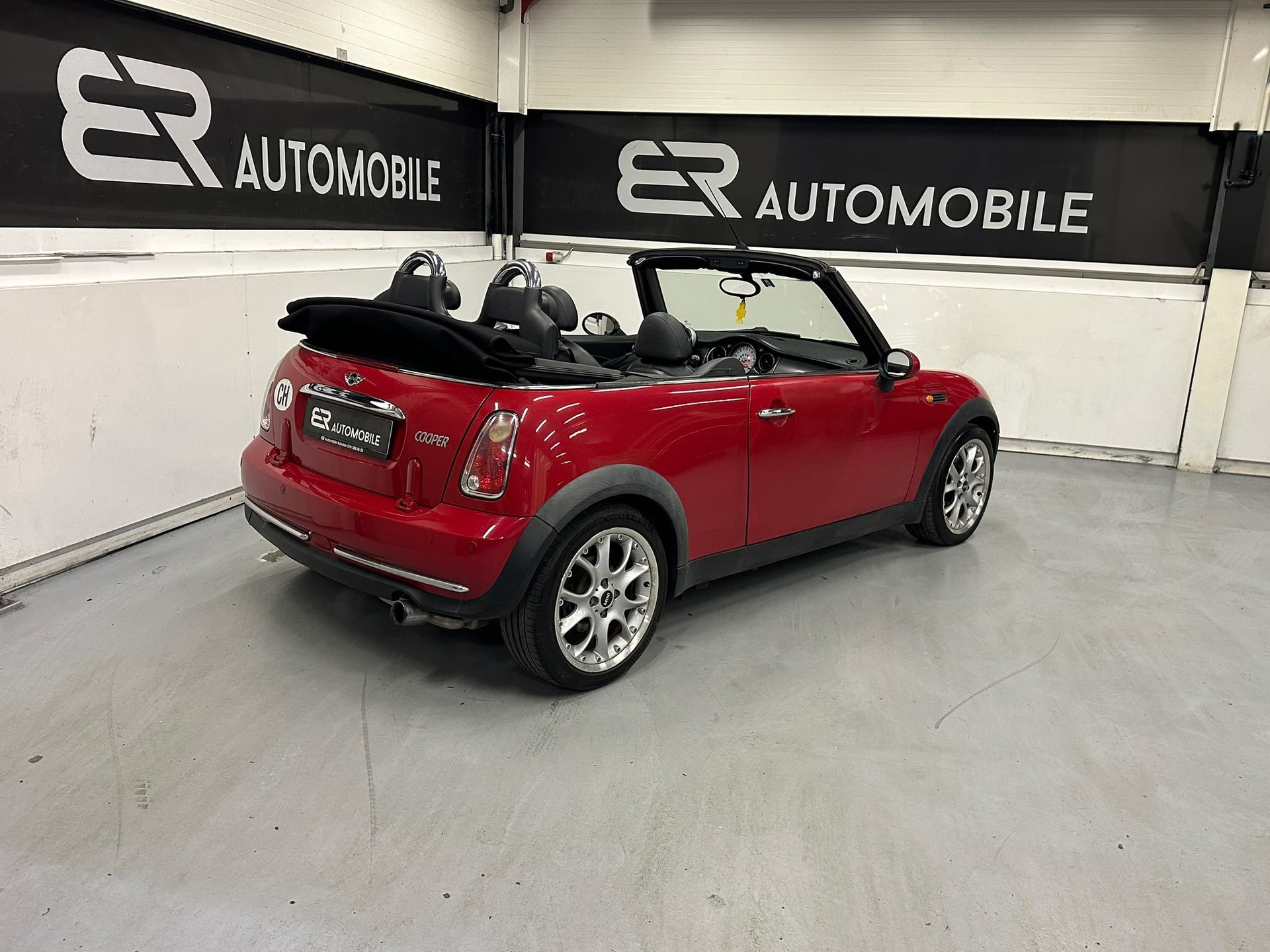 MINI Cooper Cabriolet-image-3