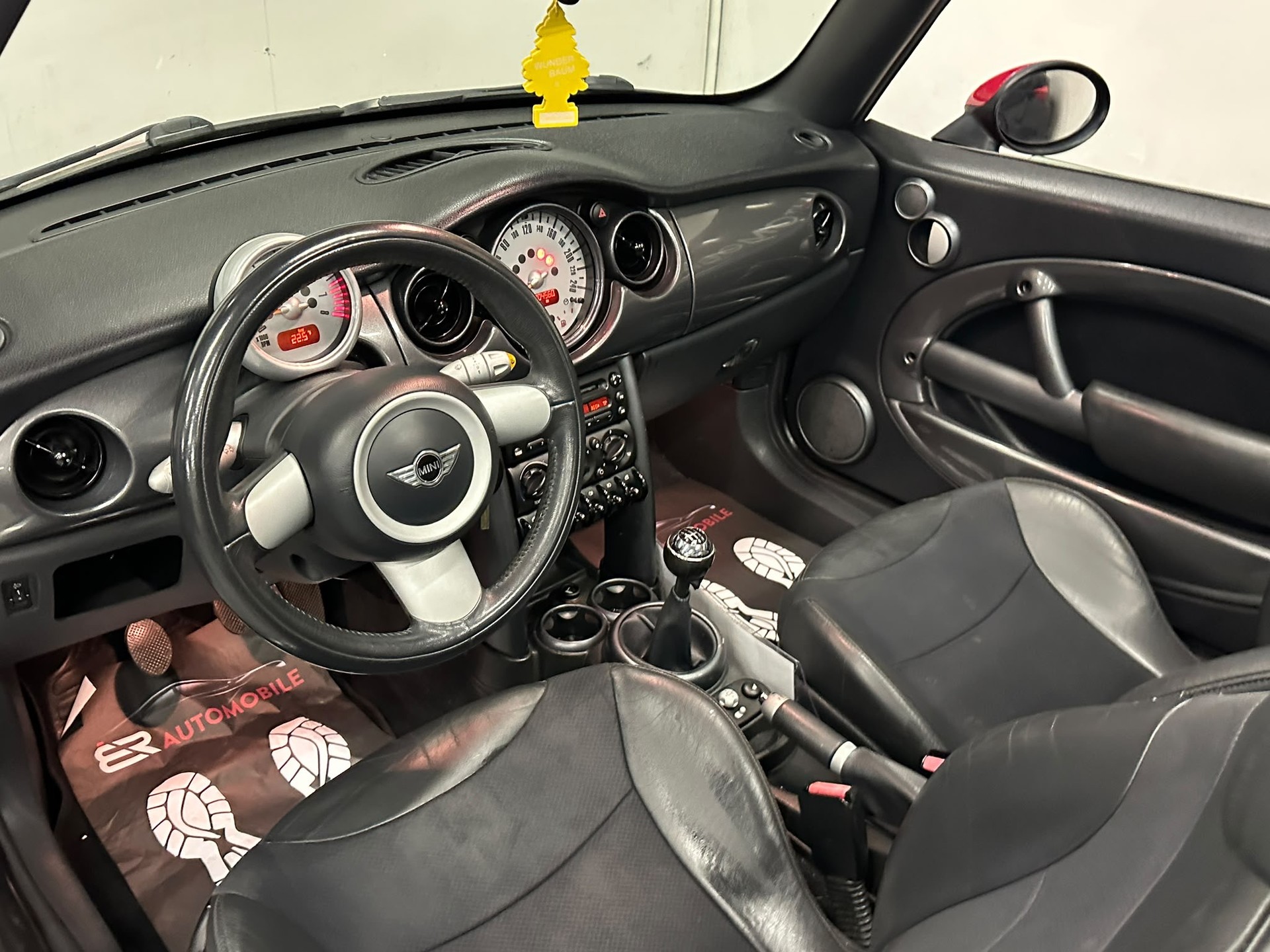 MINI Cooper Cabriolet-image-12