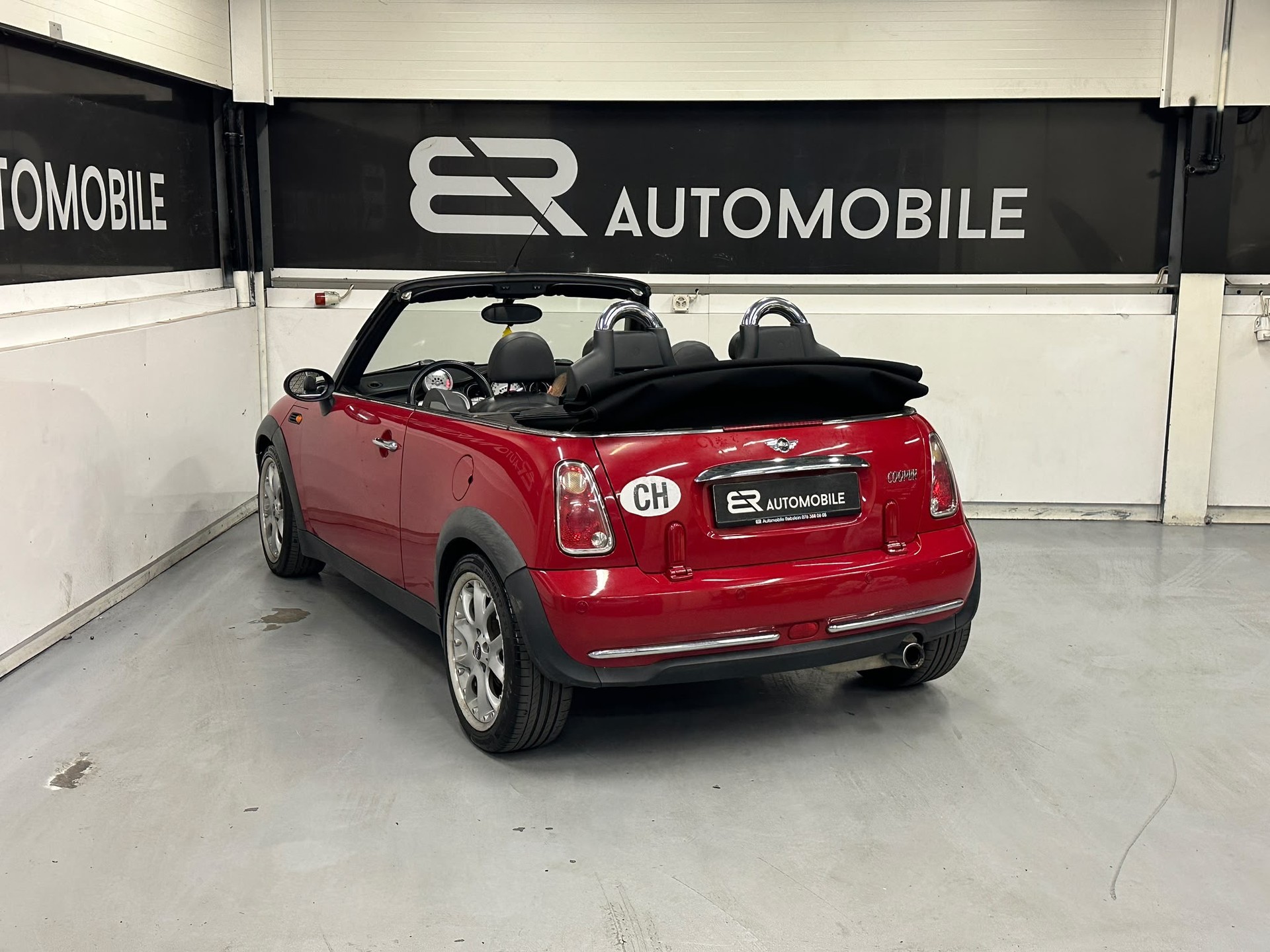 MINI Cooper Cabriolet-image-2