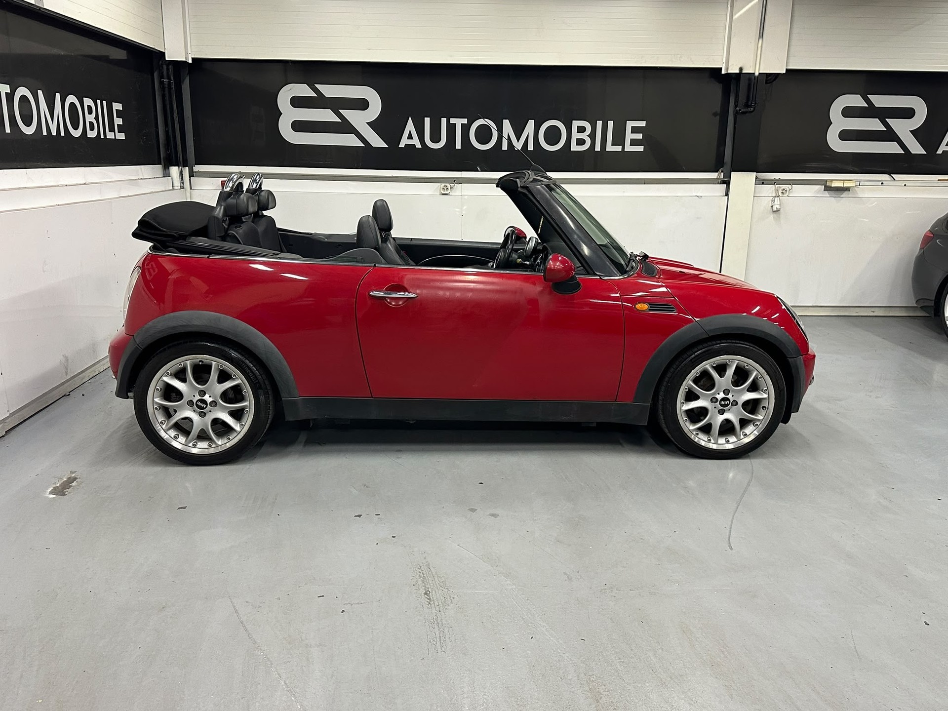 MINI Cooper Cabriolet-image-7