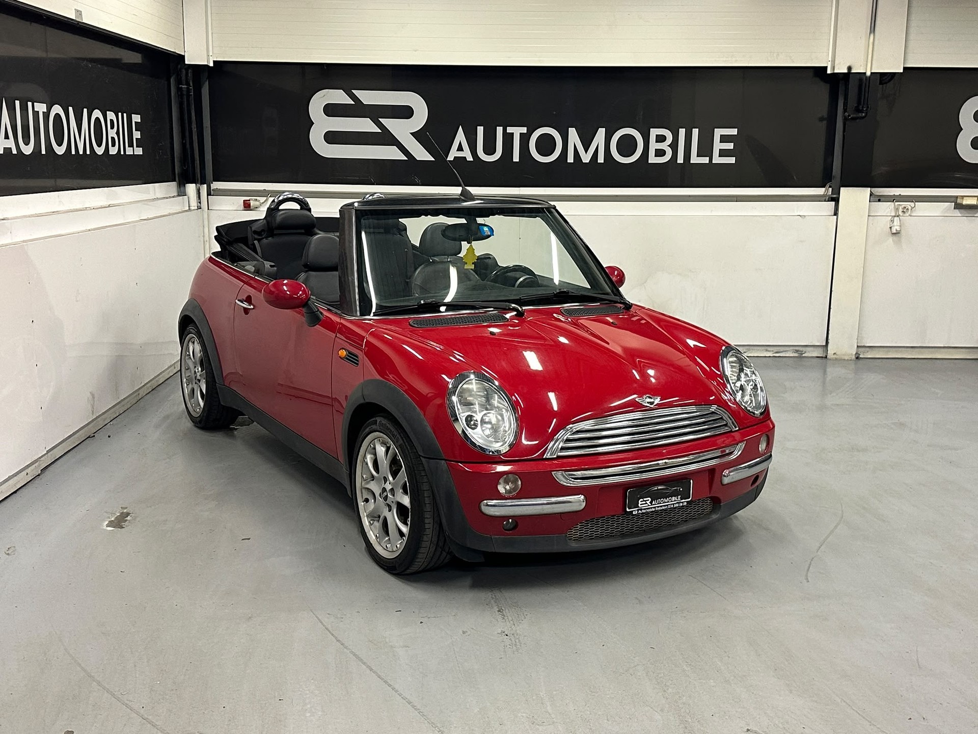 MINI Cooper Cabriolet-image-1