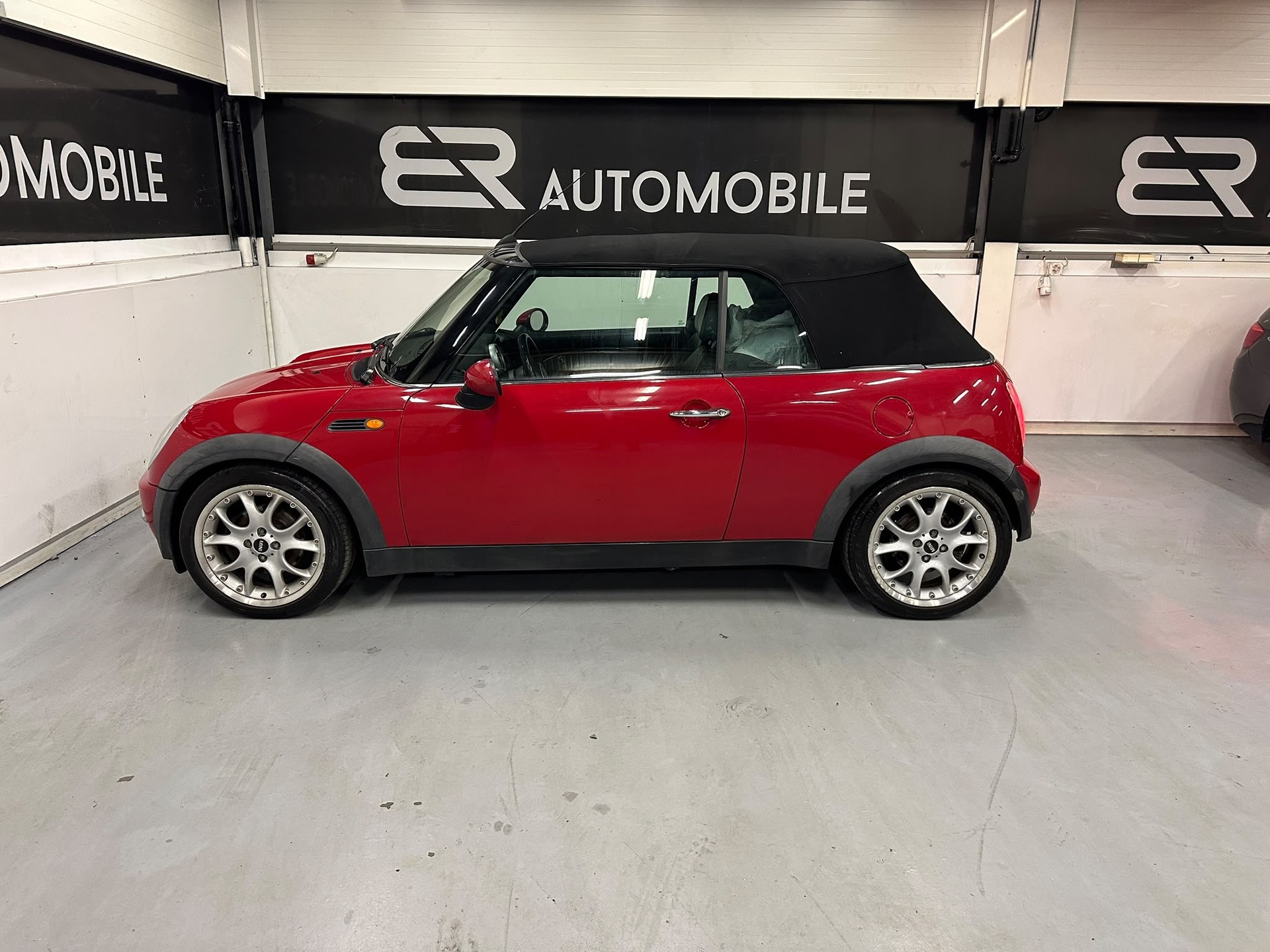 MINI Cooper Cabriolet-image-8