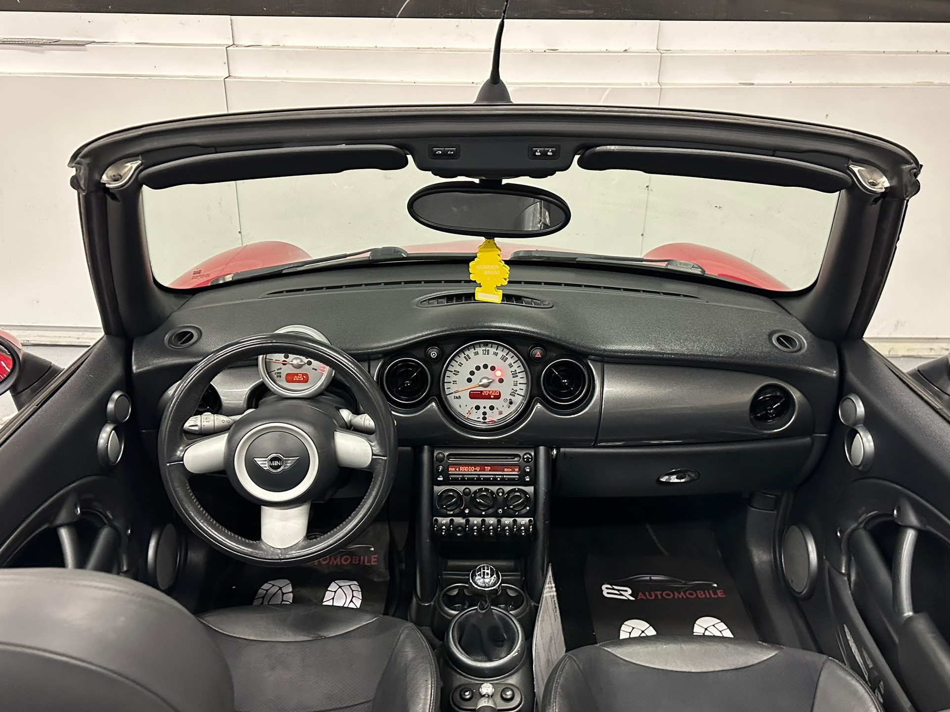 MINI Cooper Cabriolet-image-9
