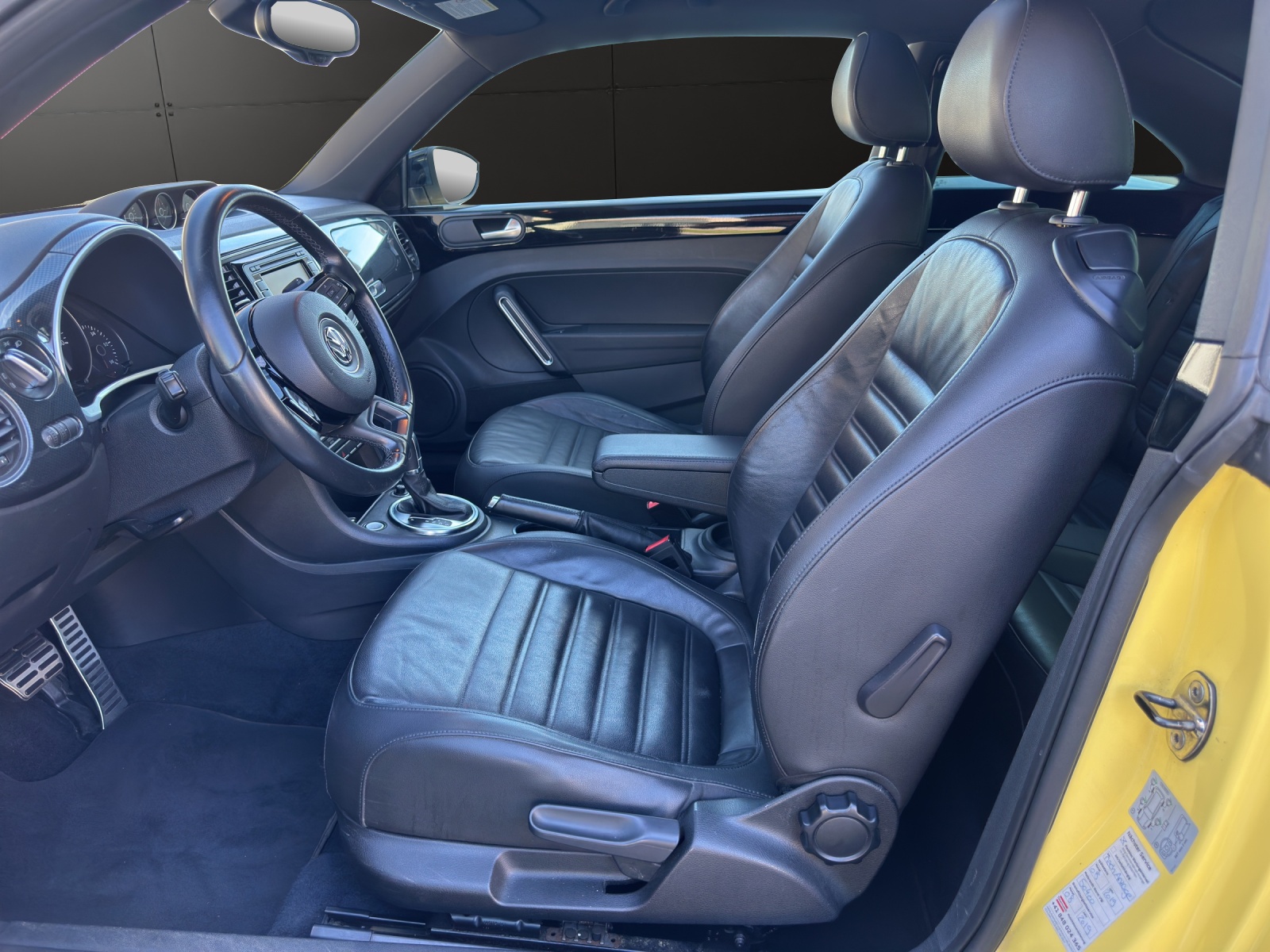 VW Beetle 2.0 TSI Sport DSG-image-7