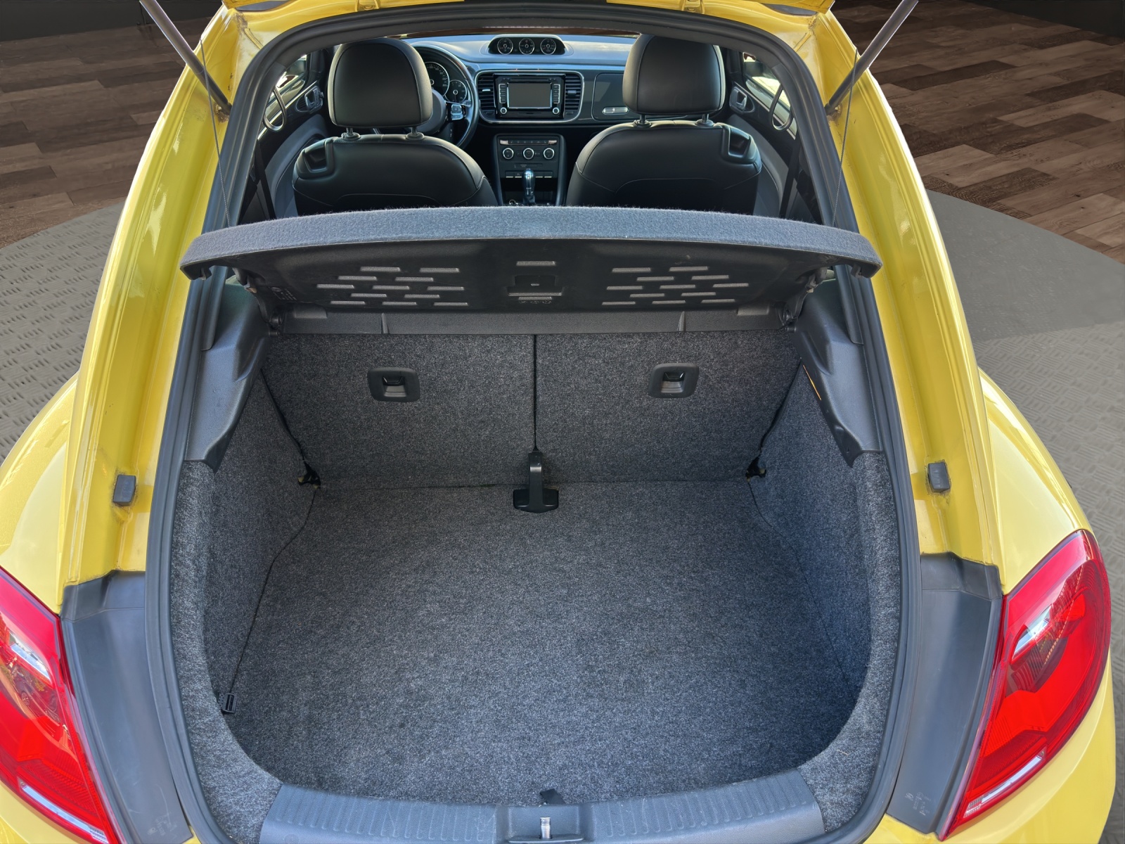 VW Beetle 2.0 TSI Sport DSG-image-11
