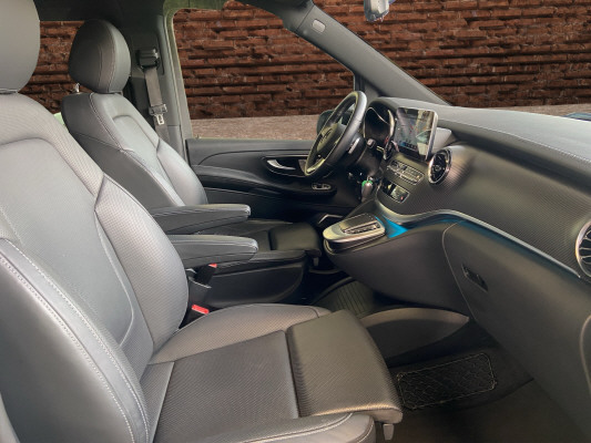 MERCEDES-BENZ V 300 d SwissEdition L 4M-image-11