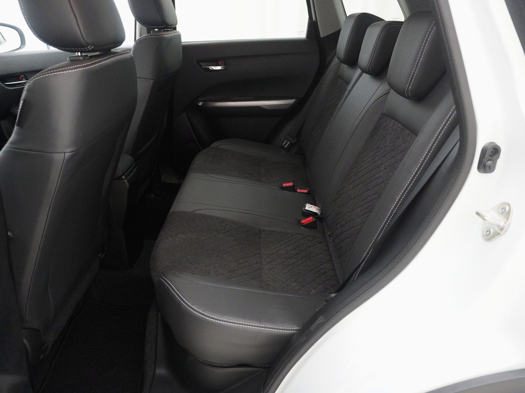 SUZUKI Vitara 1.5 Piz Sulai Top Hybrid 4x4-image-16