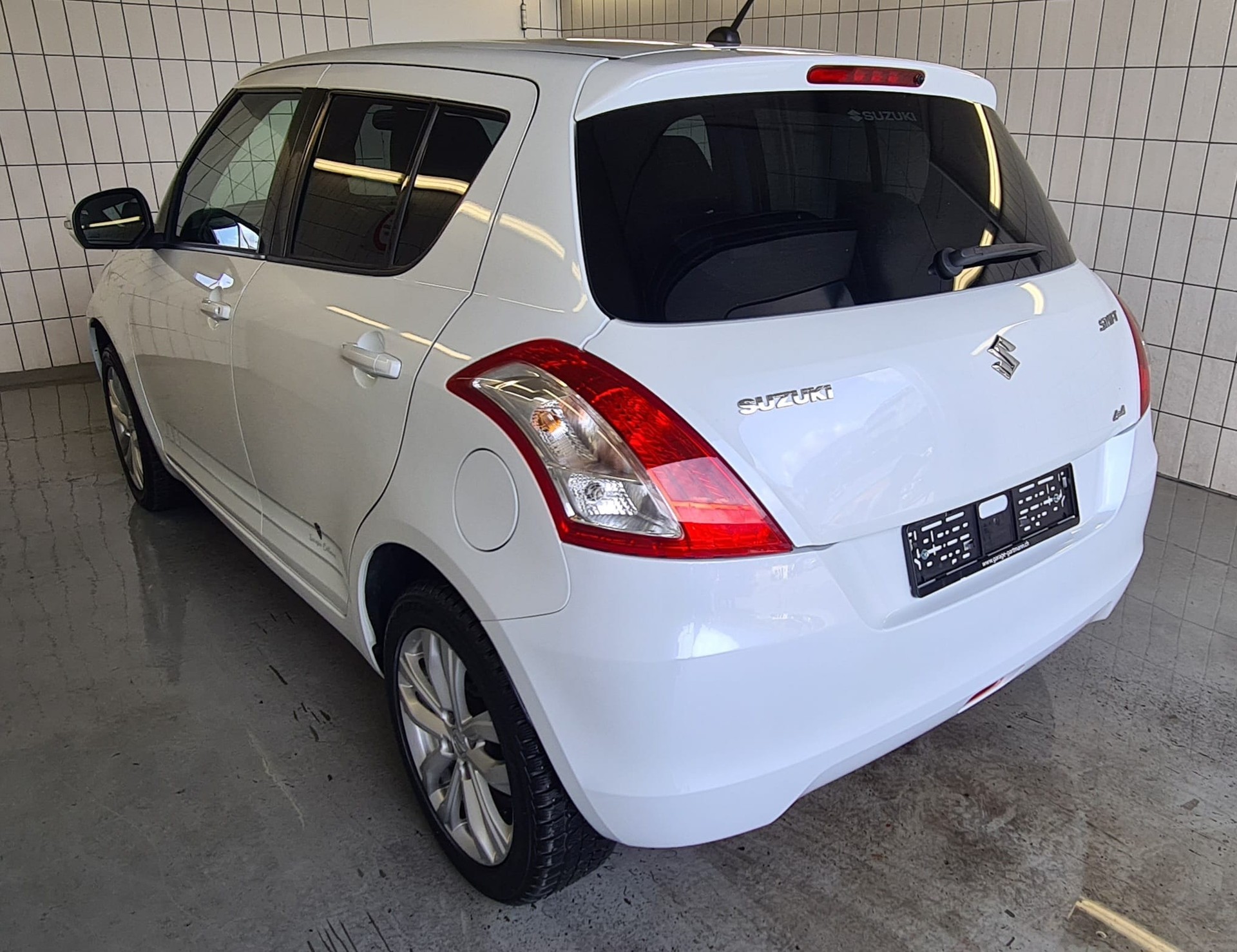 SUZUKI Swift 1.2i 16V GL Top Sergio Cellano 4x4-image-3