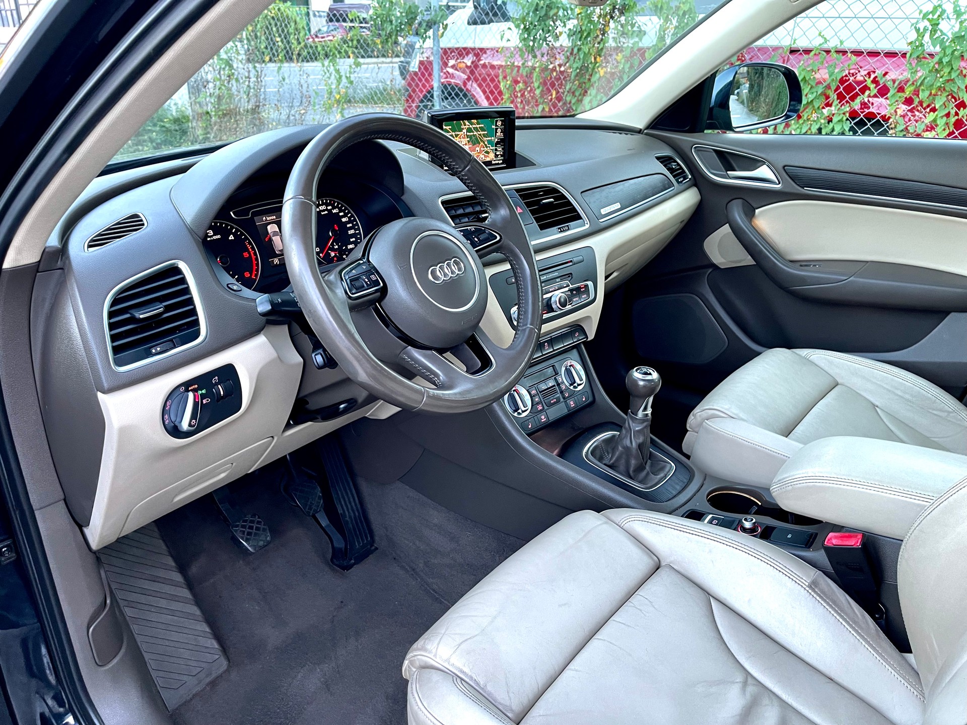 AUDI Q3 2.0 TDI quattro-image-25