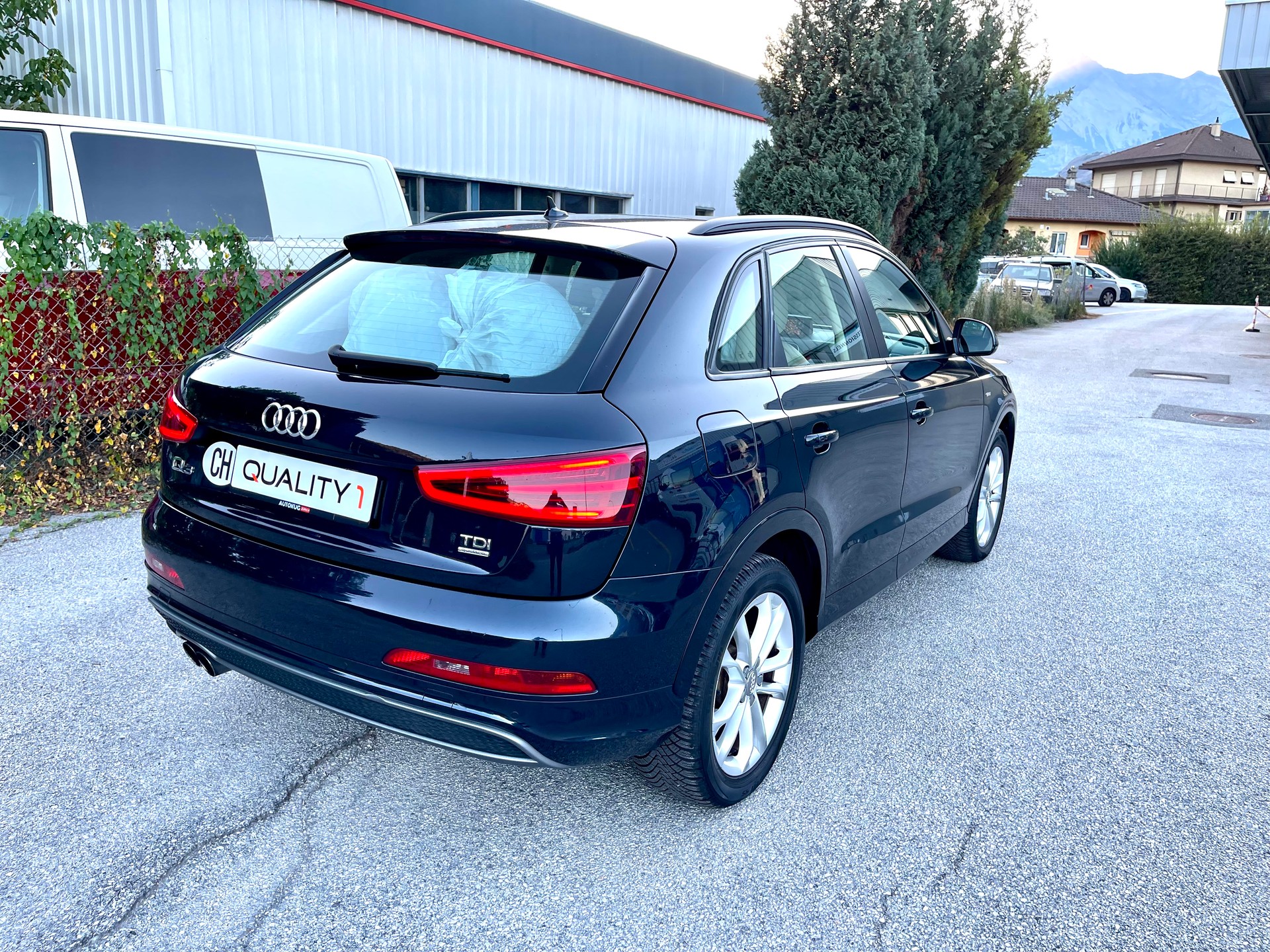 AUDI Q3 2.0 TDI quattro-image-30