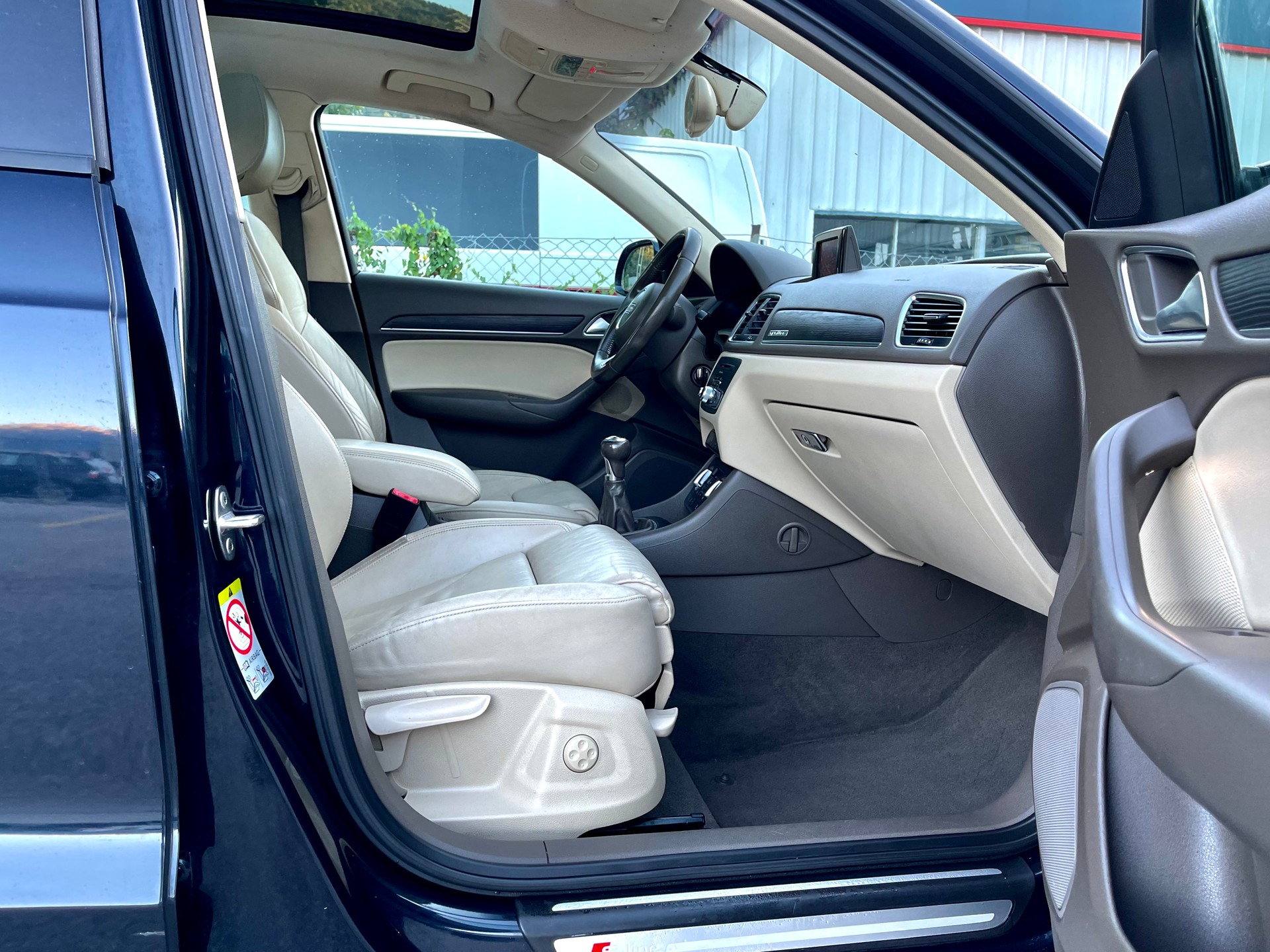 AUDI Q3 2.0 TDI quattro-image-29