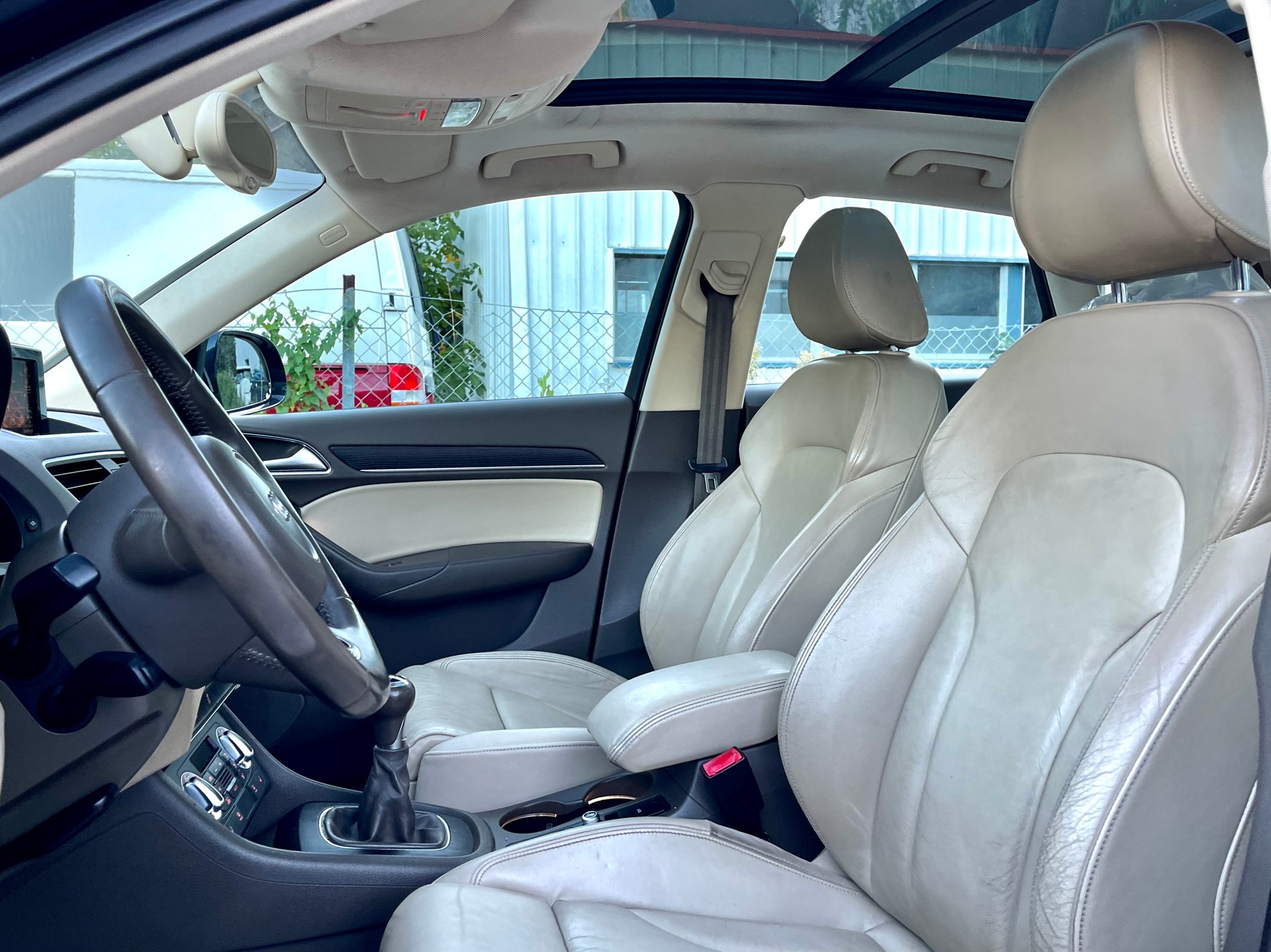 AUDI Q3 2.0 TDI quattro-image-27