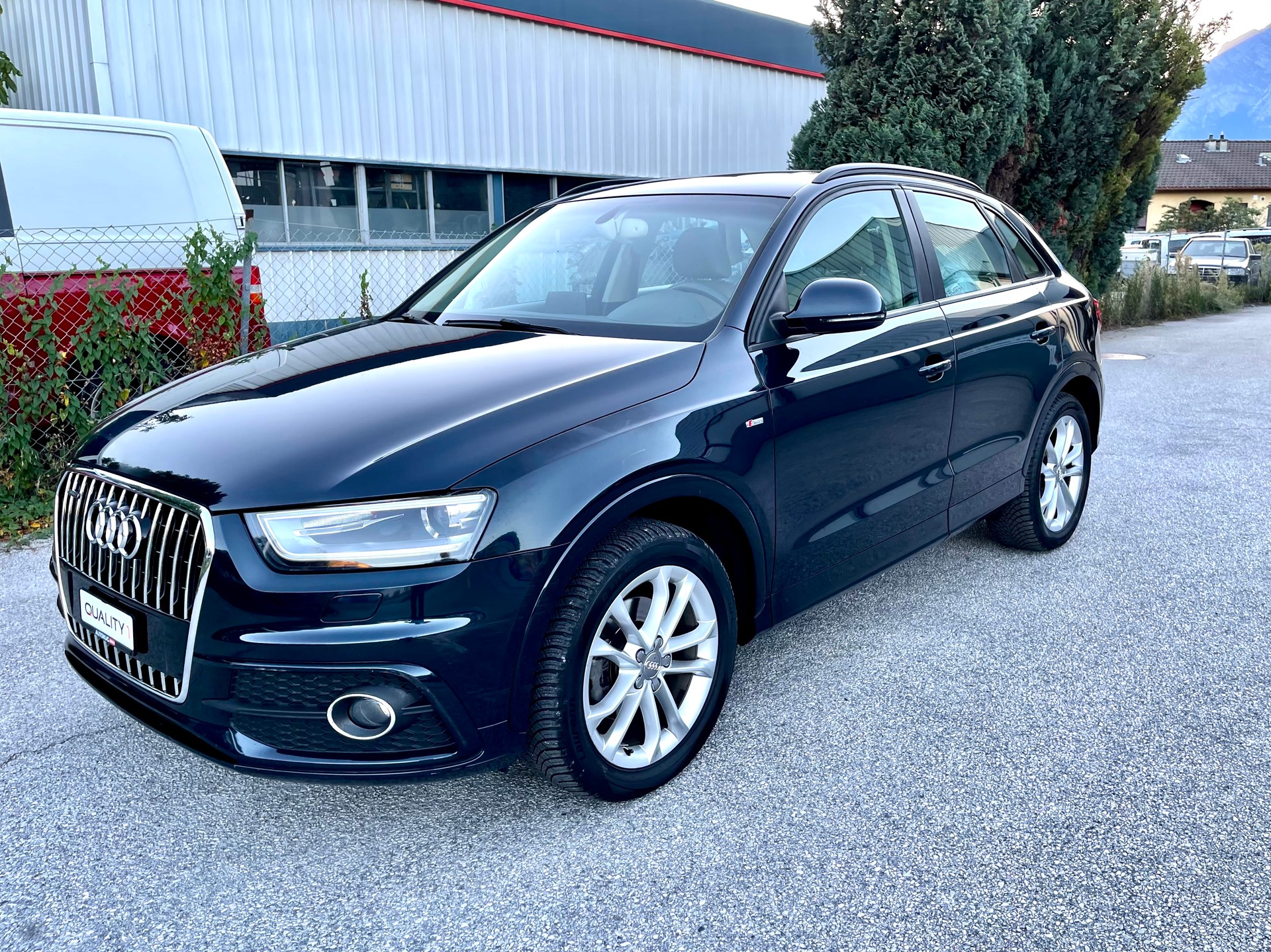 AUDI Q3 2.0 TDI quattro-image-24