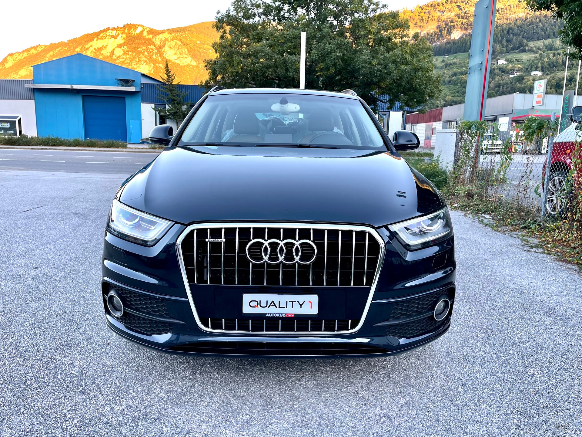 AUDI Q3 2.0 TDI quattro-image-12