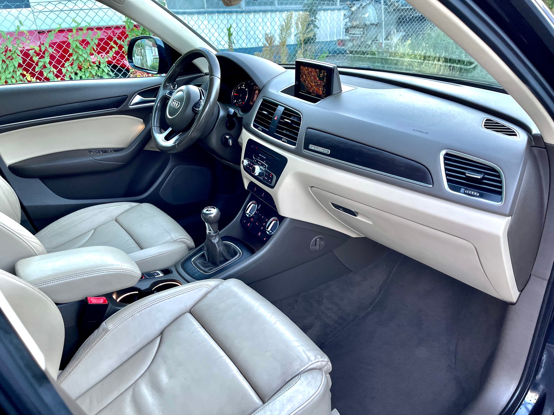 AUDI Q3 2.0 TDI quattro-image-16