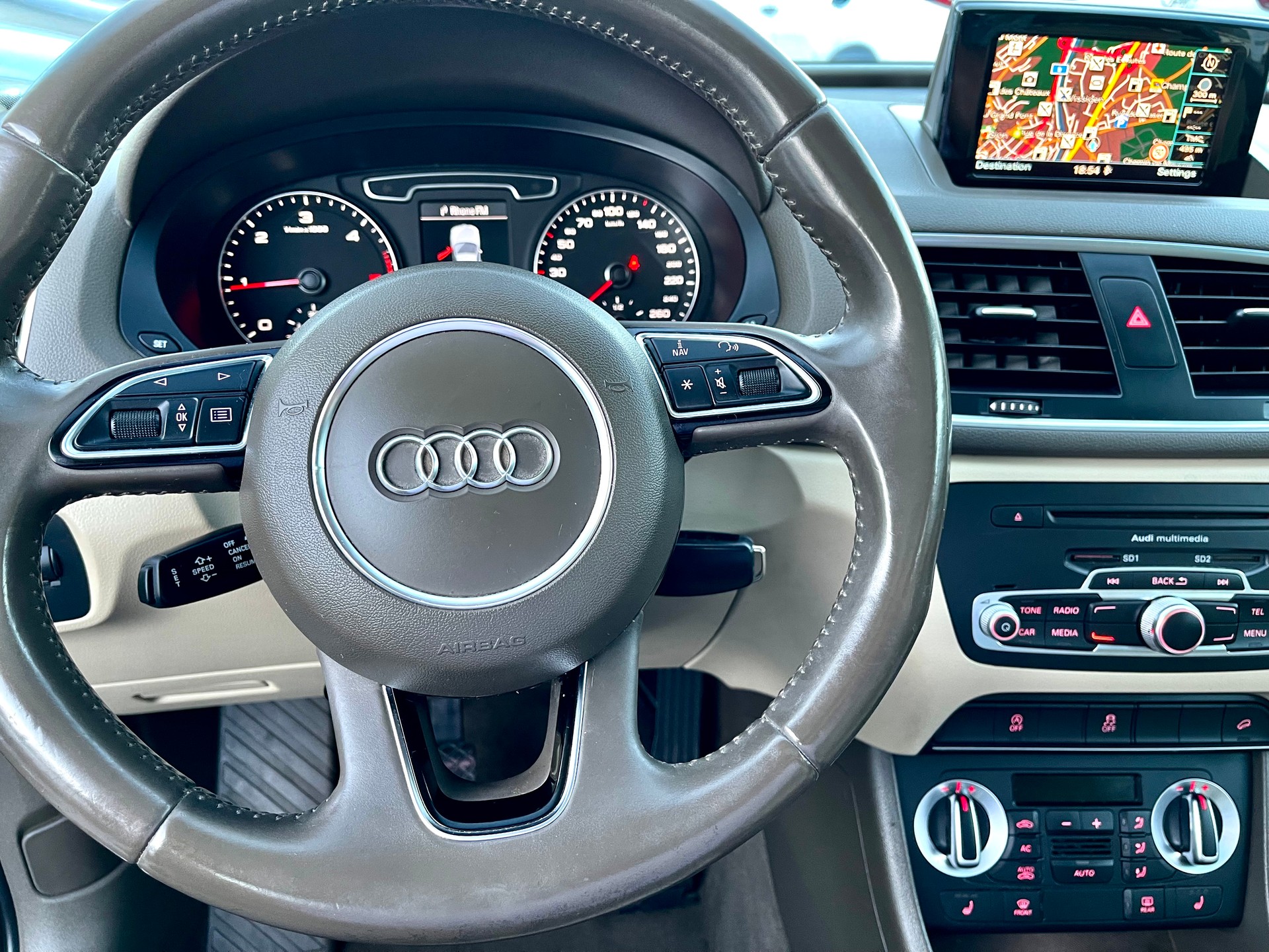 AUDI Q3 2.0 TDI quattro-image-23