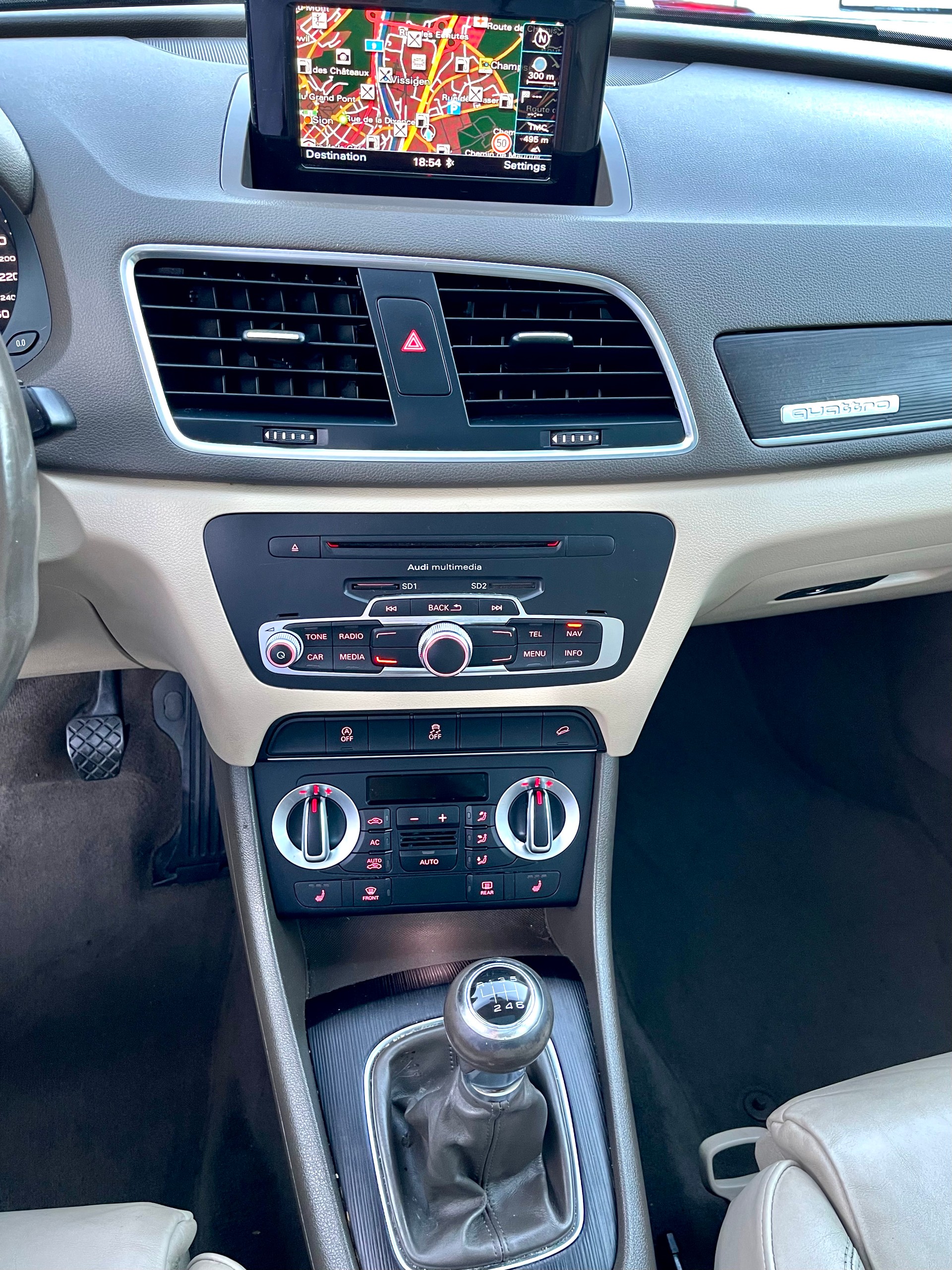 AUDI Q3 2.0 TDI quattro-image-21