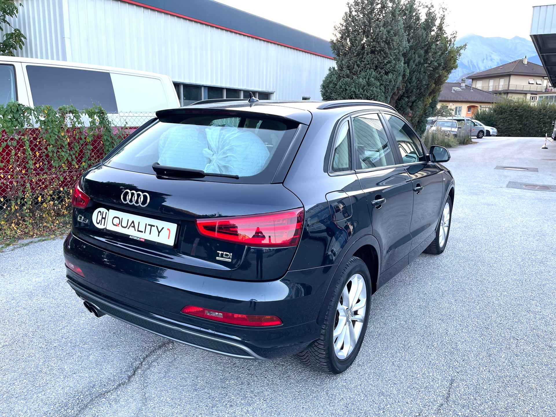AUDI Q3 2.0 TDI quattro-image-14