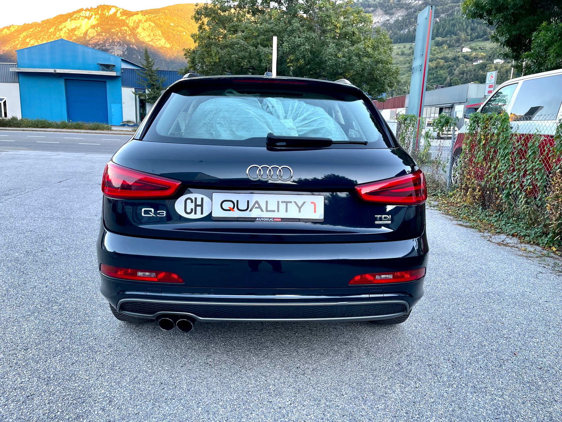 AUDI Q3 2.0 TDI quattro-image-9