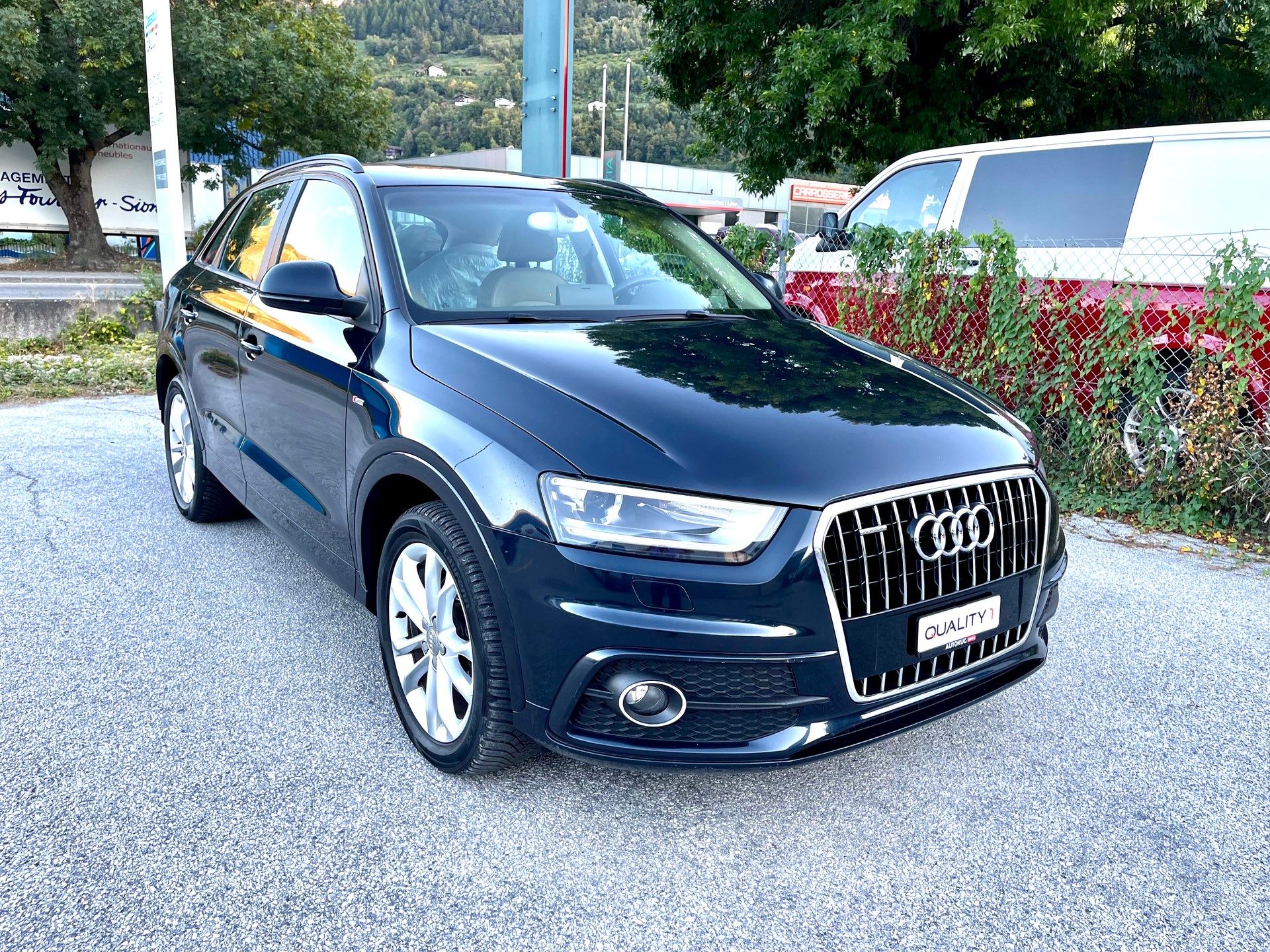 AUDI Q3 2.0 TDI quattro-image-0