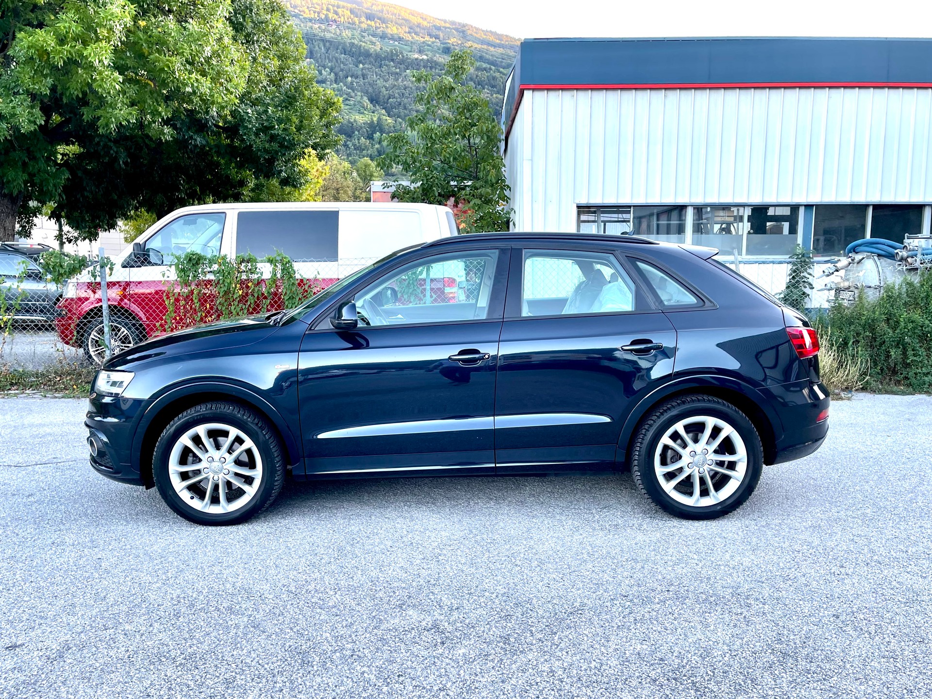 AUDI Q3 2.0 TDI quattro-image-11