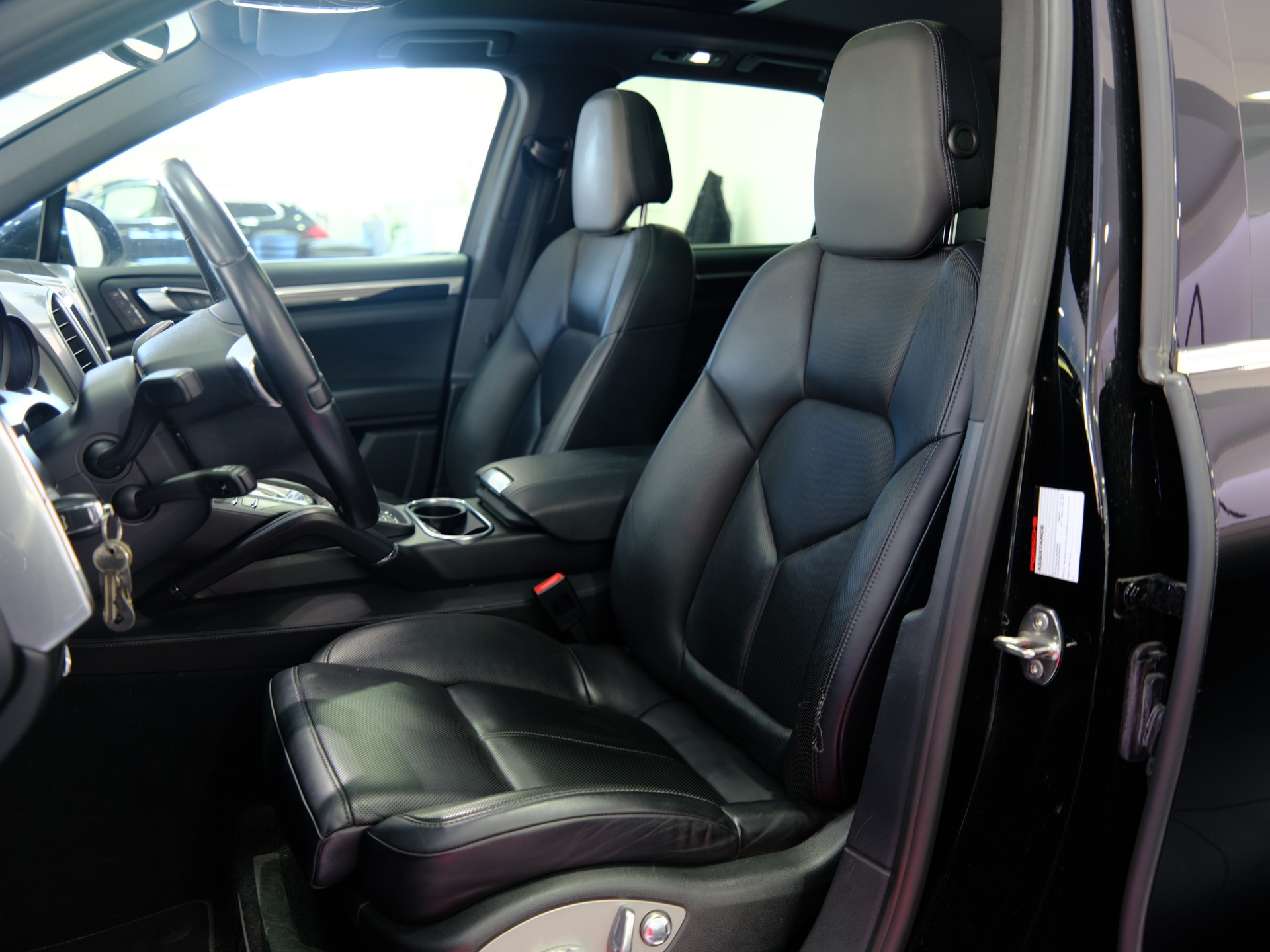 PORSCHE Cayenne S Diesel *SITZBELÜFTUNG* * PANORAMADACH*-image-16
