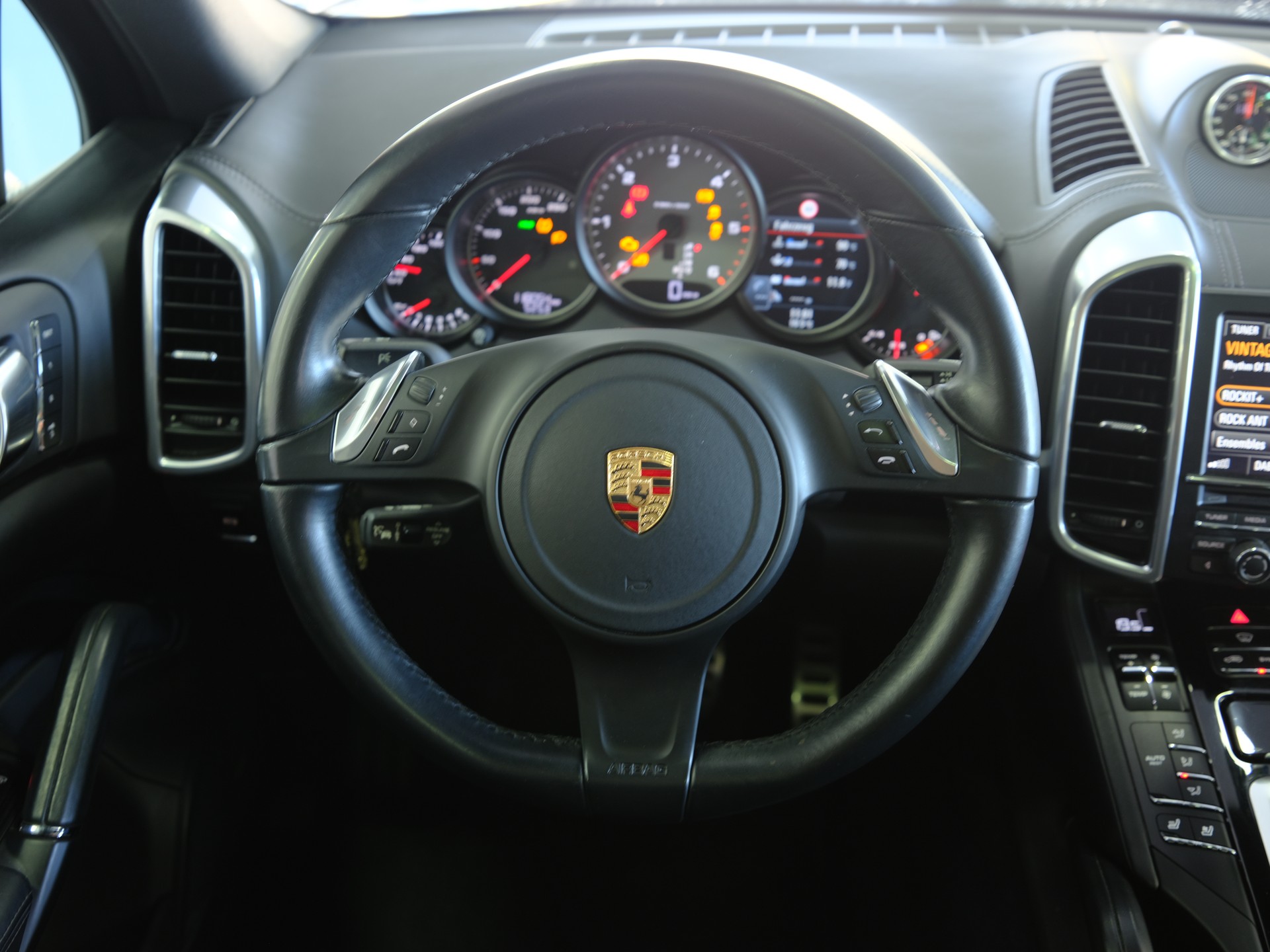 PORSCHE Cayenne S Diesel *SITZBELÜFTUNG* * PANORAMADACH*-image-24